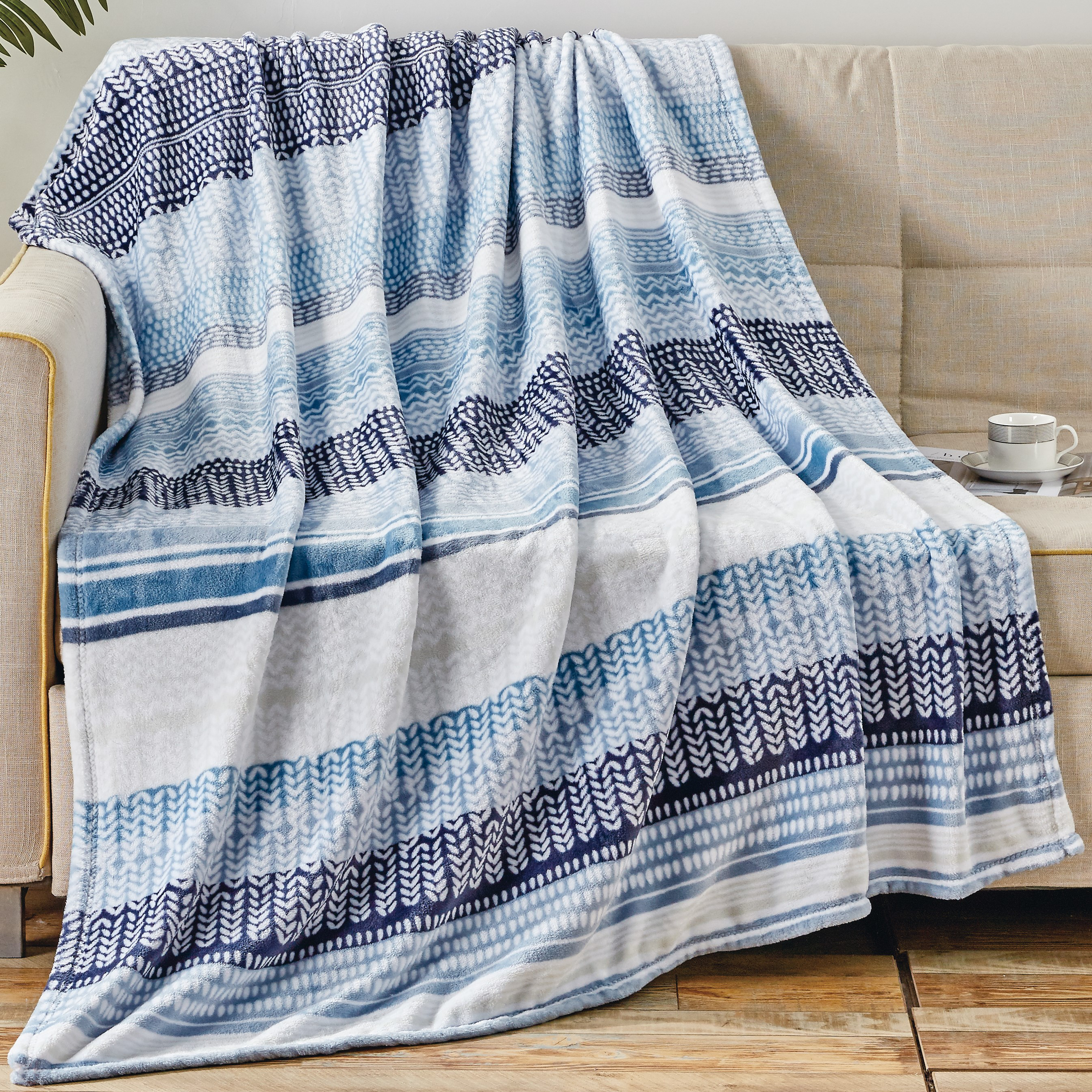 Everlaneas 50" x 70" Decorative Flannel Fleece Throw Blanket