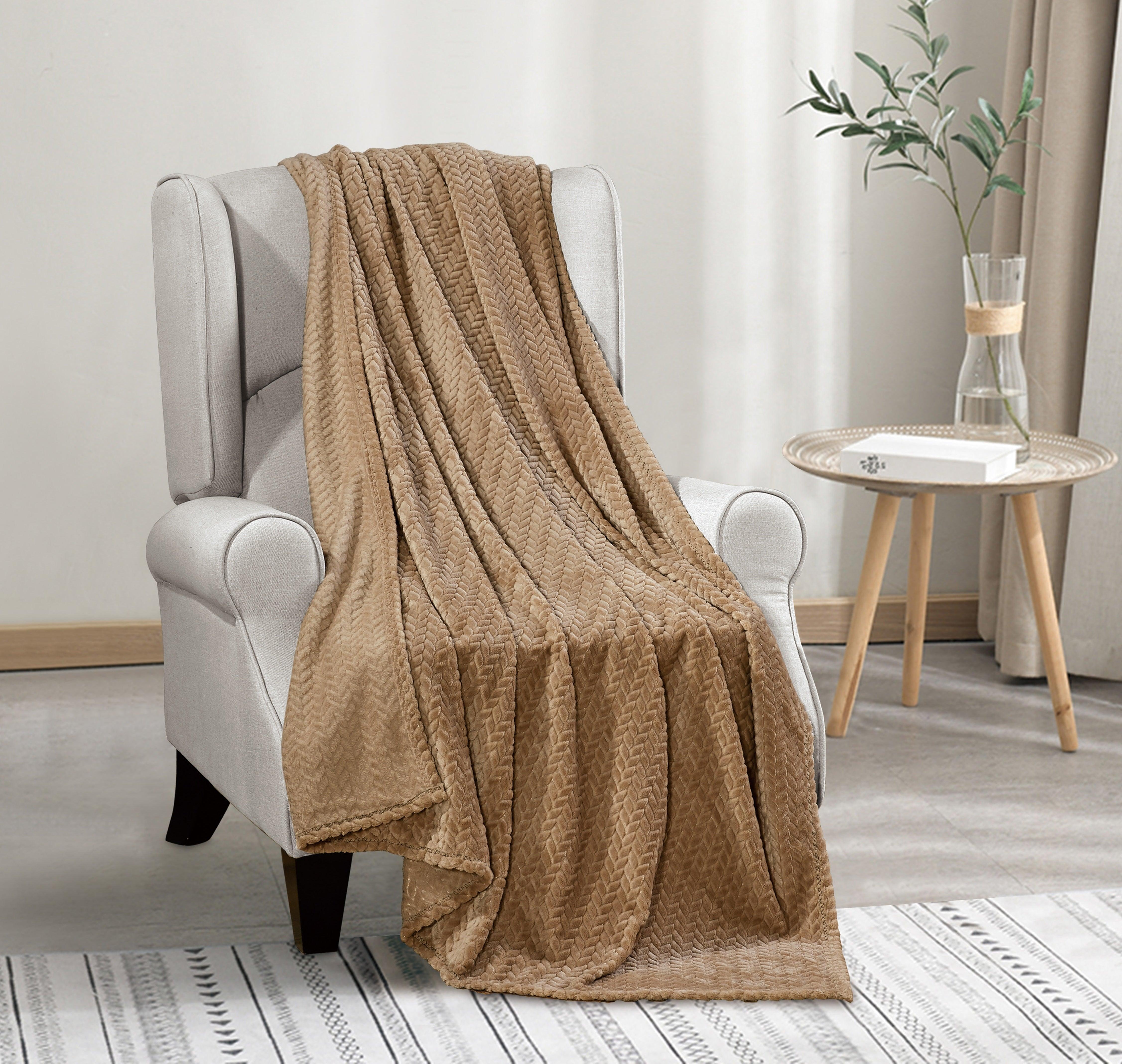 Everlaneas Plush All Season Lightweight Throw Blanket - 50 x 60 inches