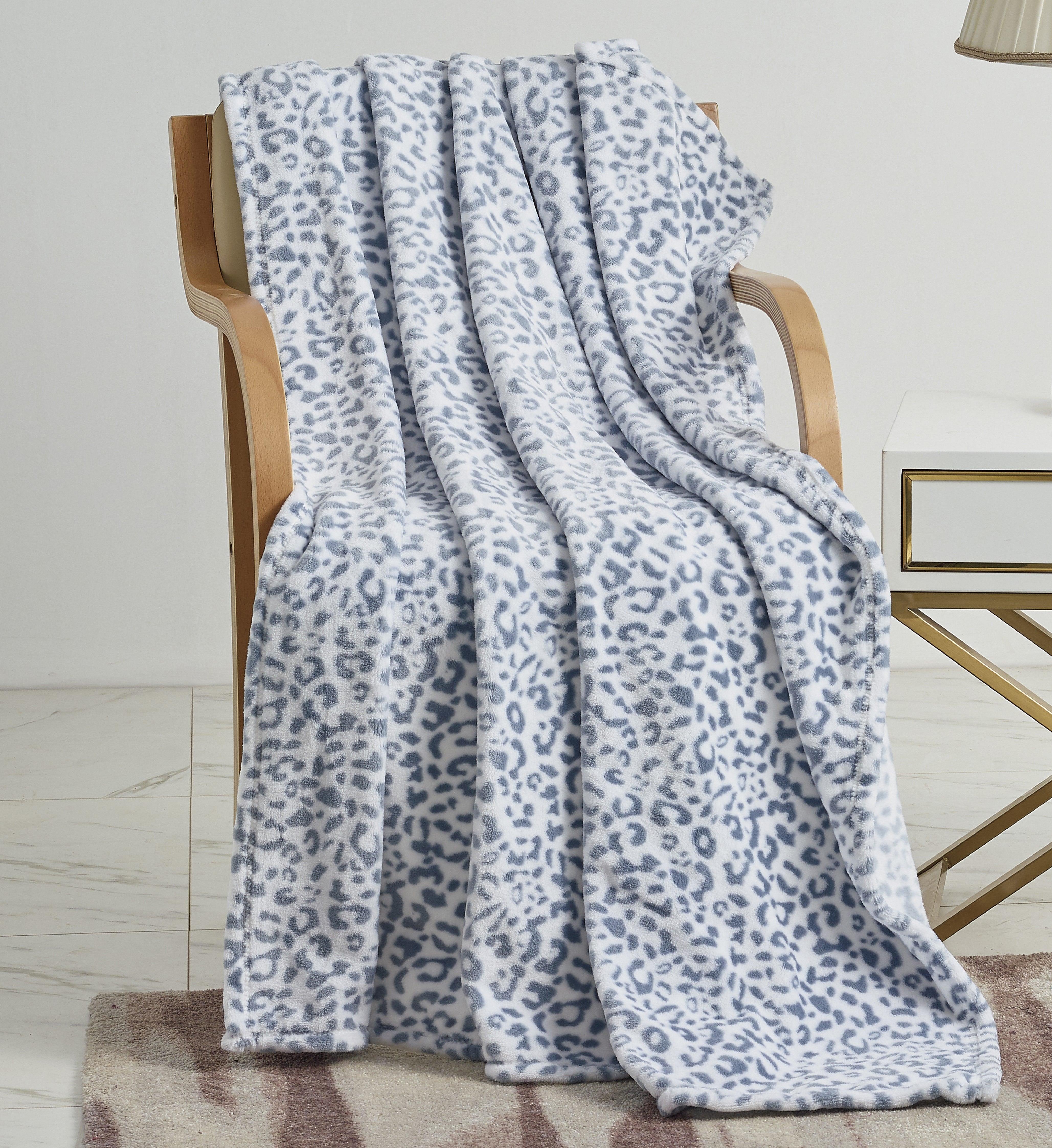 Everlaneas 50" x 70" Decorative Flannel Fleece Throw Blanket