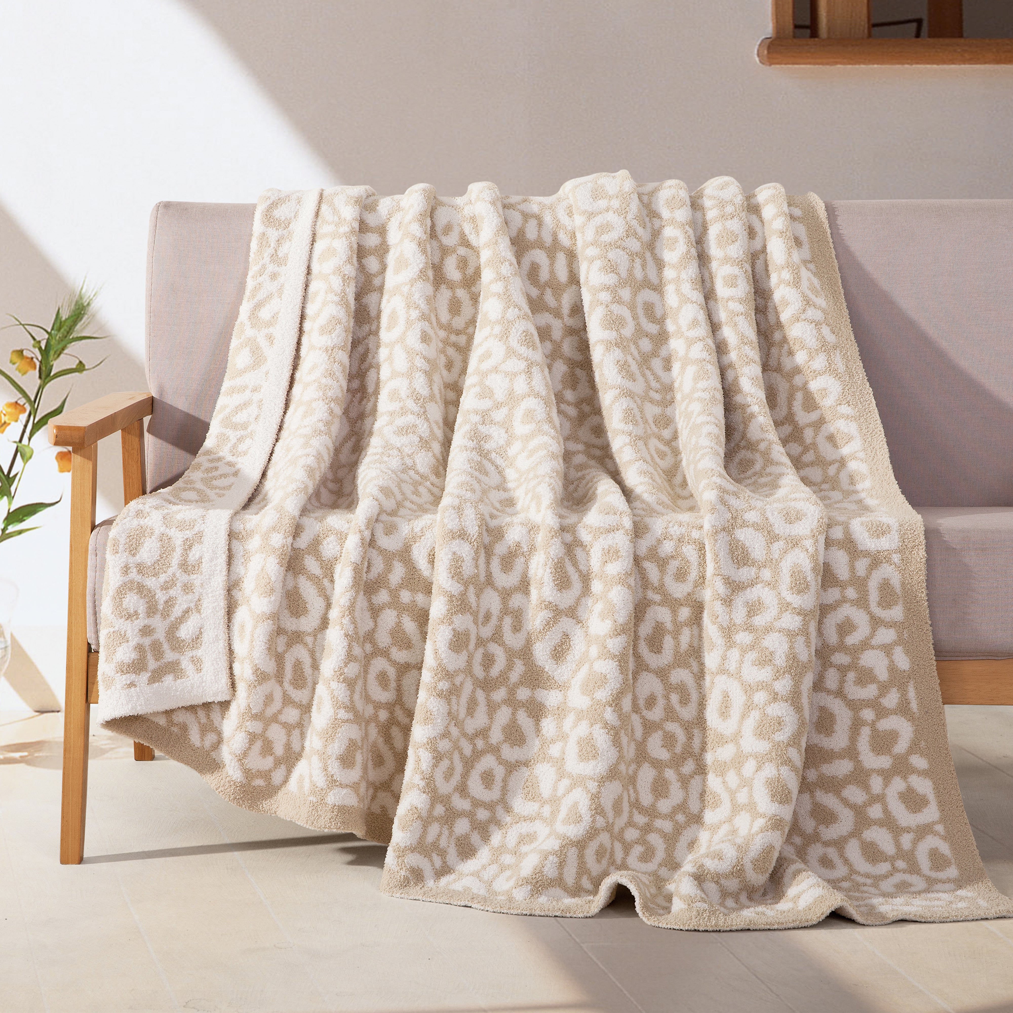 Everlaneas 50" x 70"  Ultra Soft Checkered Knitted Throw Blanket