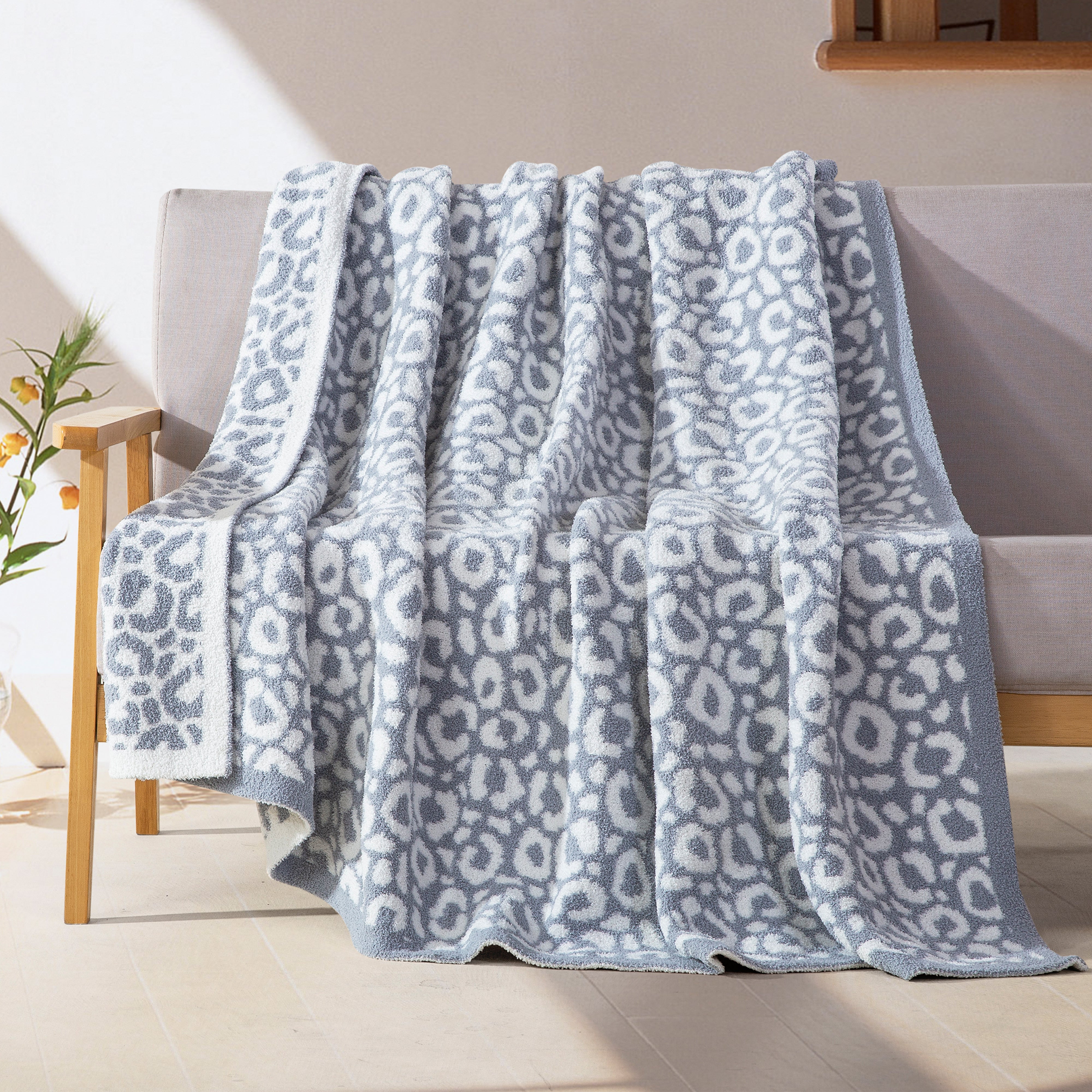 Everlaneas 50" x 70"  Ultra Soft Checkered Knitted Throw Blanket