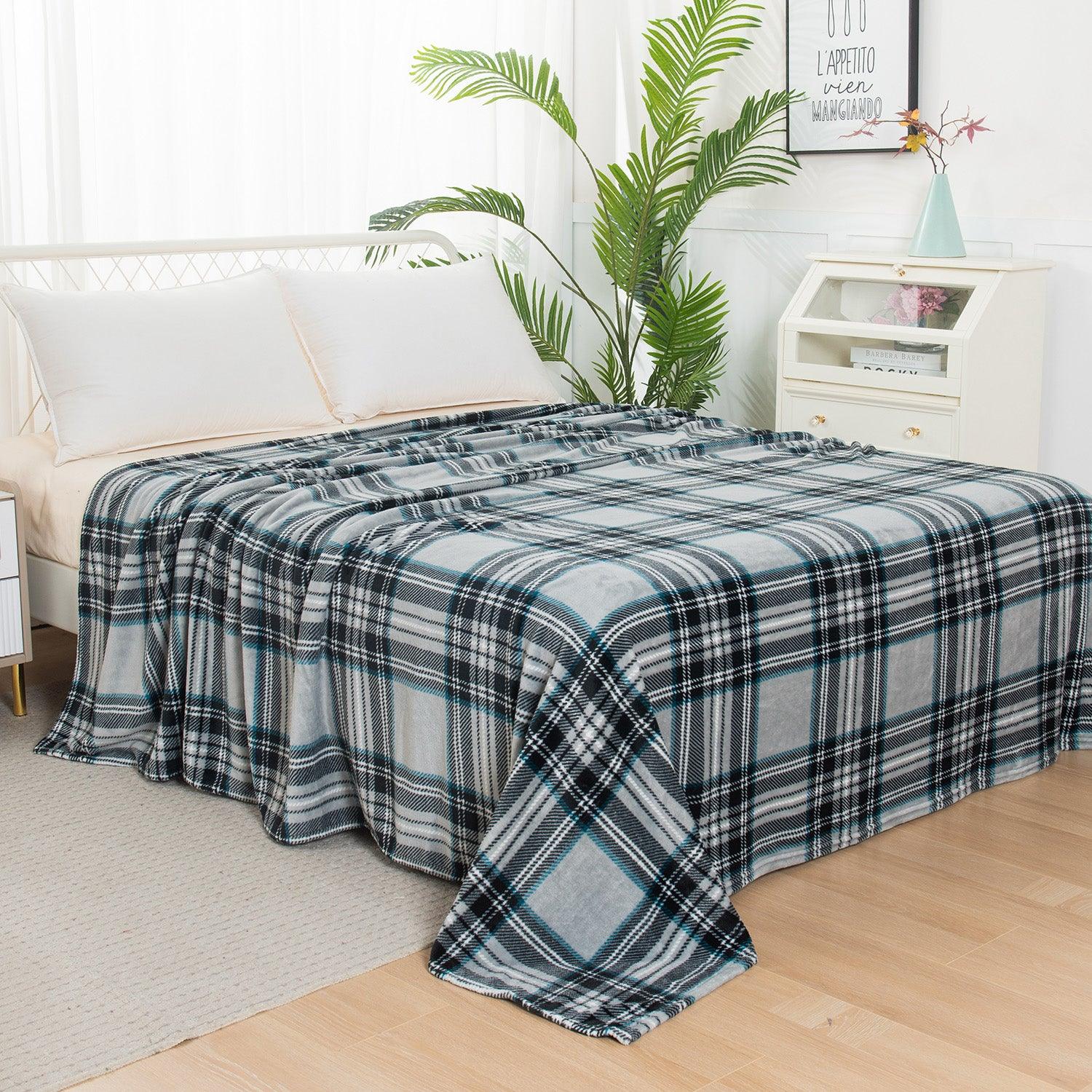 Everlaneas Plaid Printed Velvet Plush Fleece Blanket Plaid Design