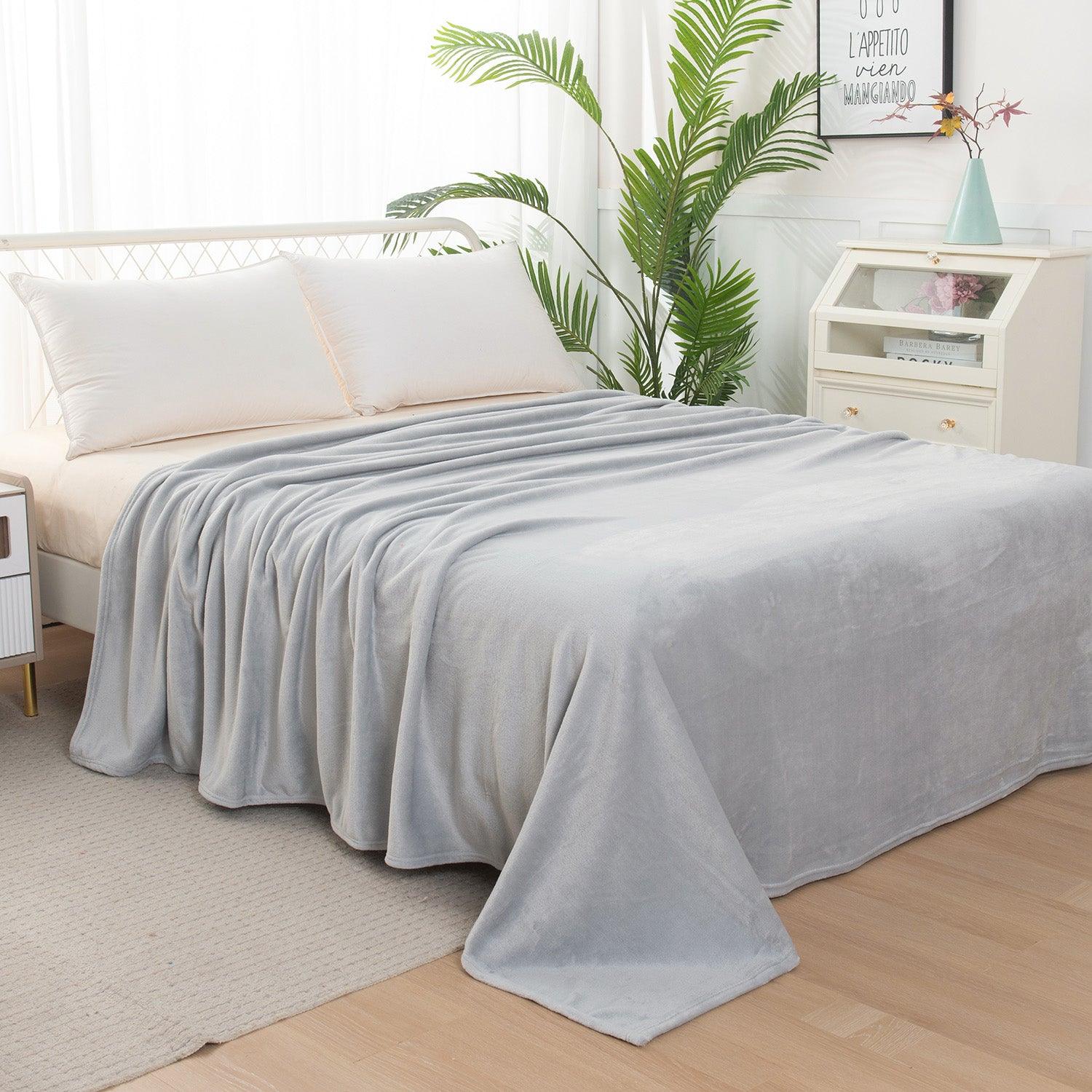 Everlaneas Velvet Plush Fleece Blanket Solid Color Design - Velour Blanket