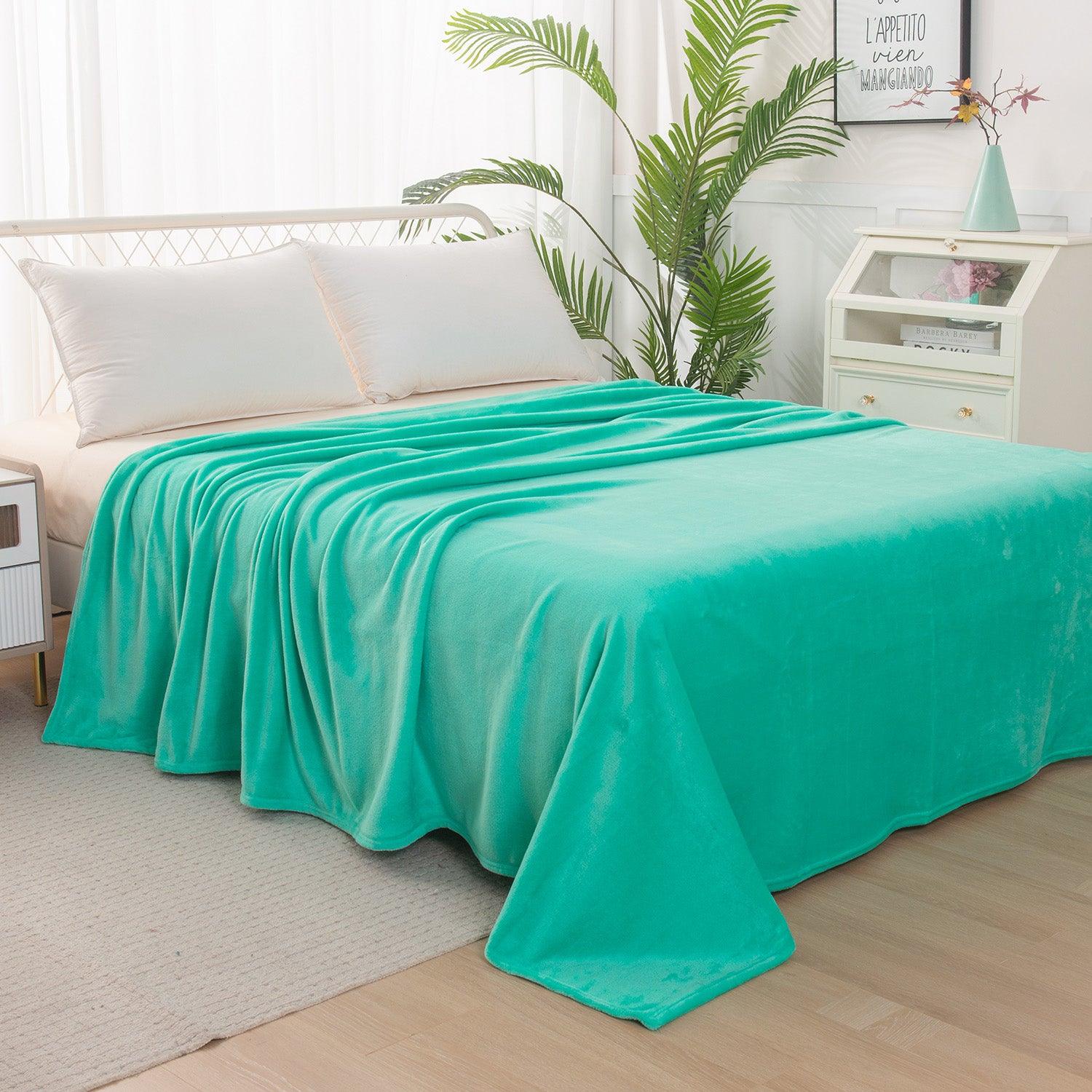 Everlaneas Velvet Plush Fleece Blanket Solid Color Design - Velour Blanket