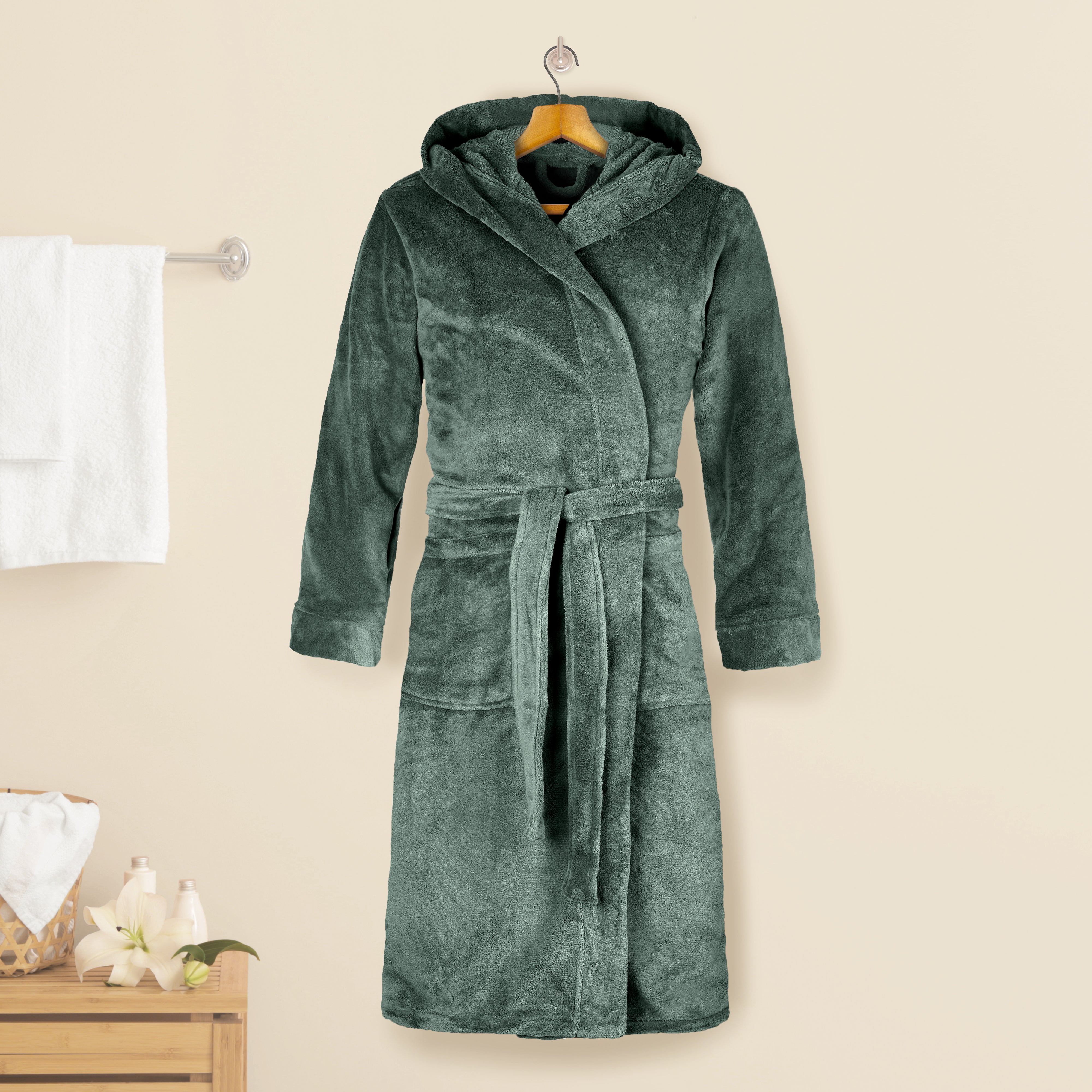 Everlaneas Women Hooded Velvet Fleece Long Bathrobe