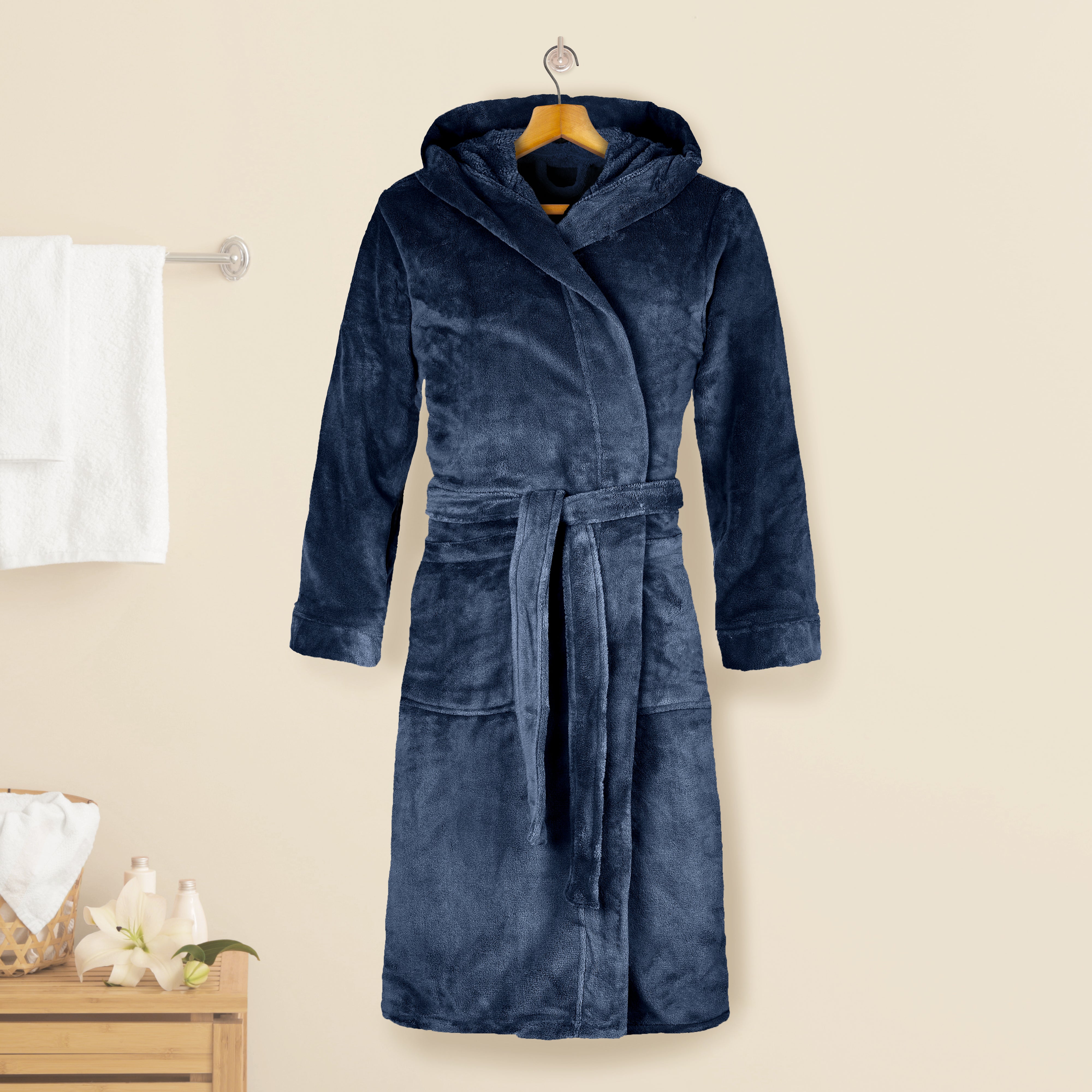 Everlaneas Women Hooded Velvet Fleece Long Bathrobe