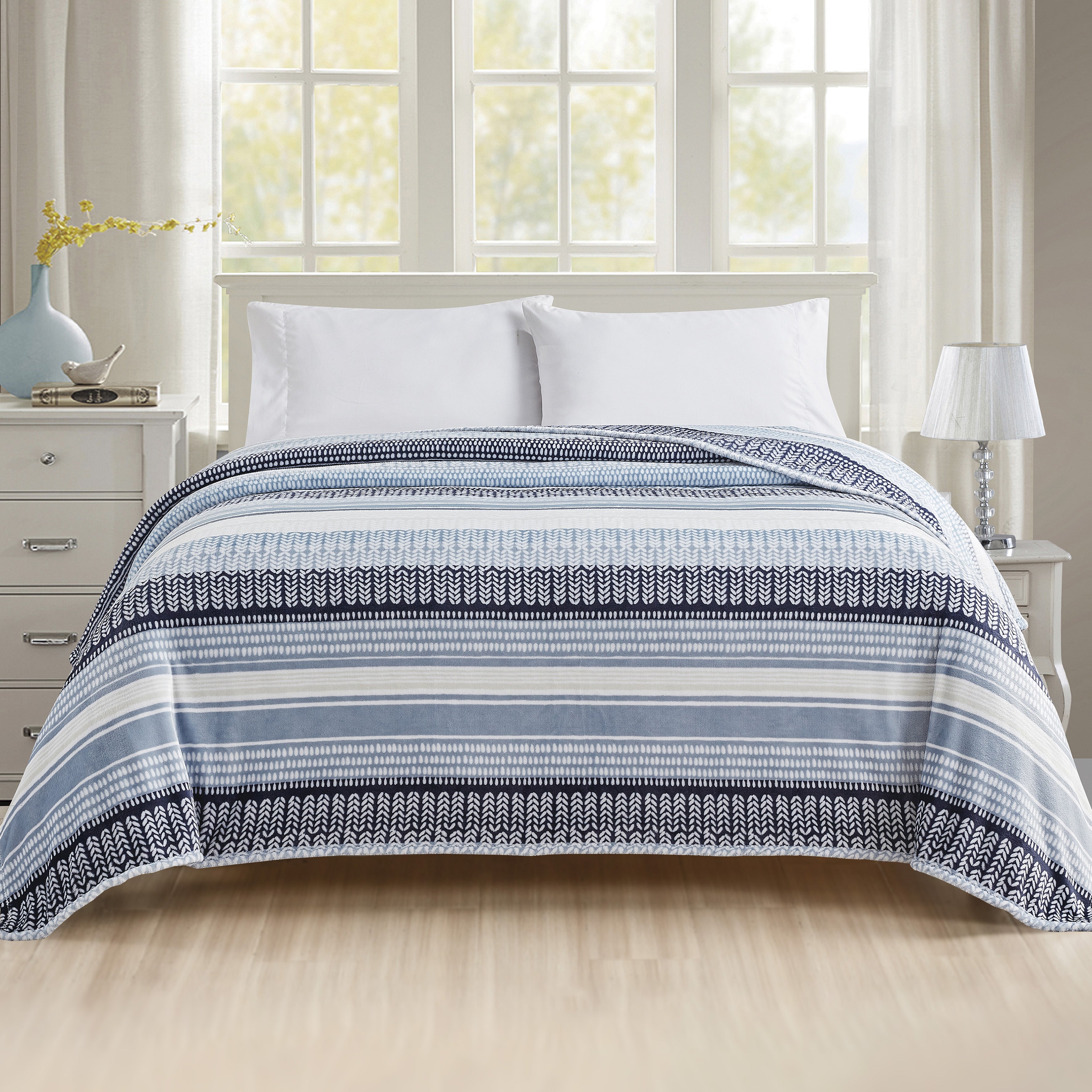 Everlaneas Printed Bed or Oversized Couch Blanket - Lightweight for All Season Warmth