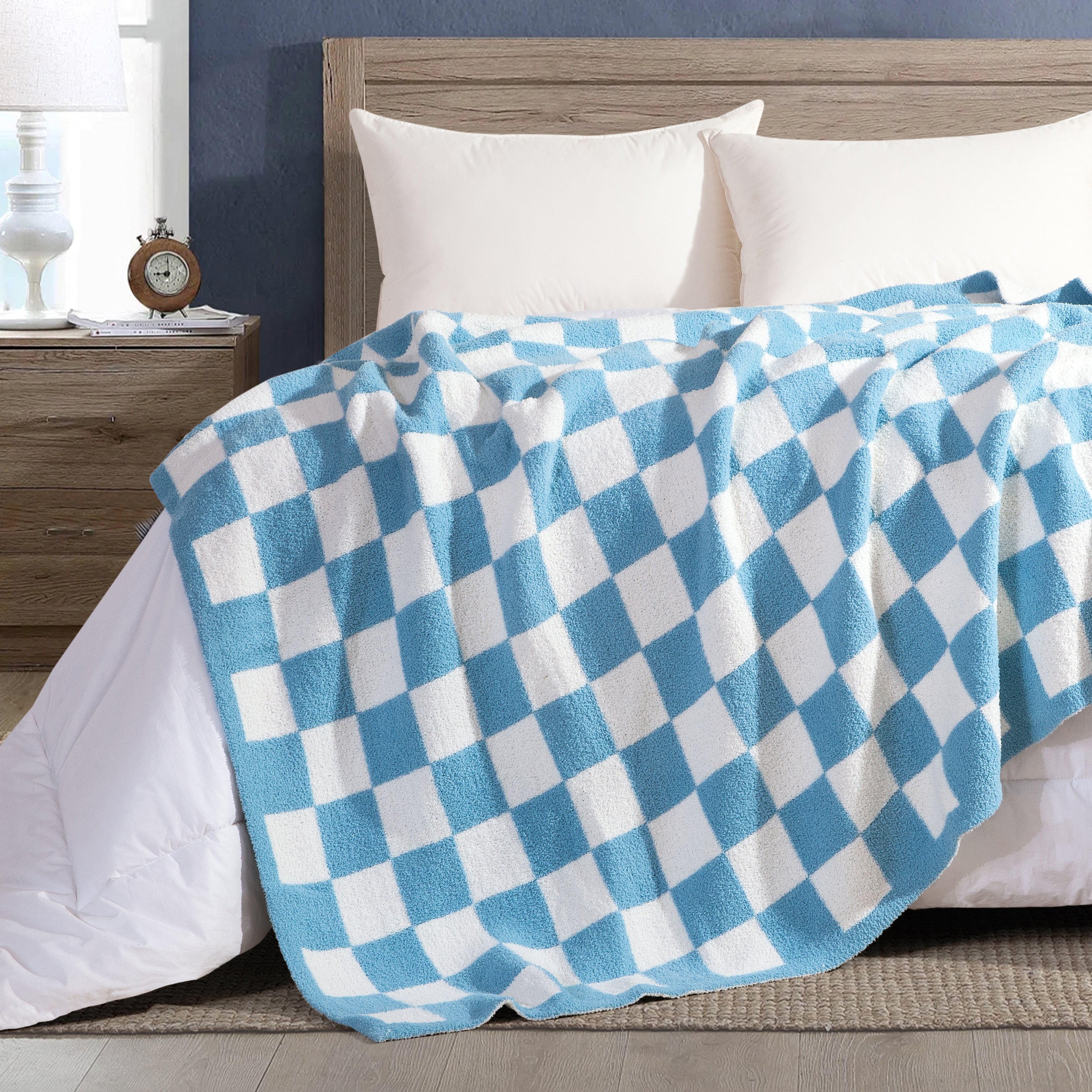 Everlaneas 50" x 70"  Ultra Soft Checkered Knitted Throw Blanket