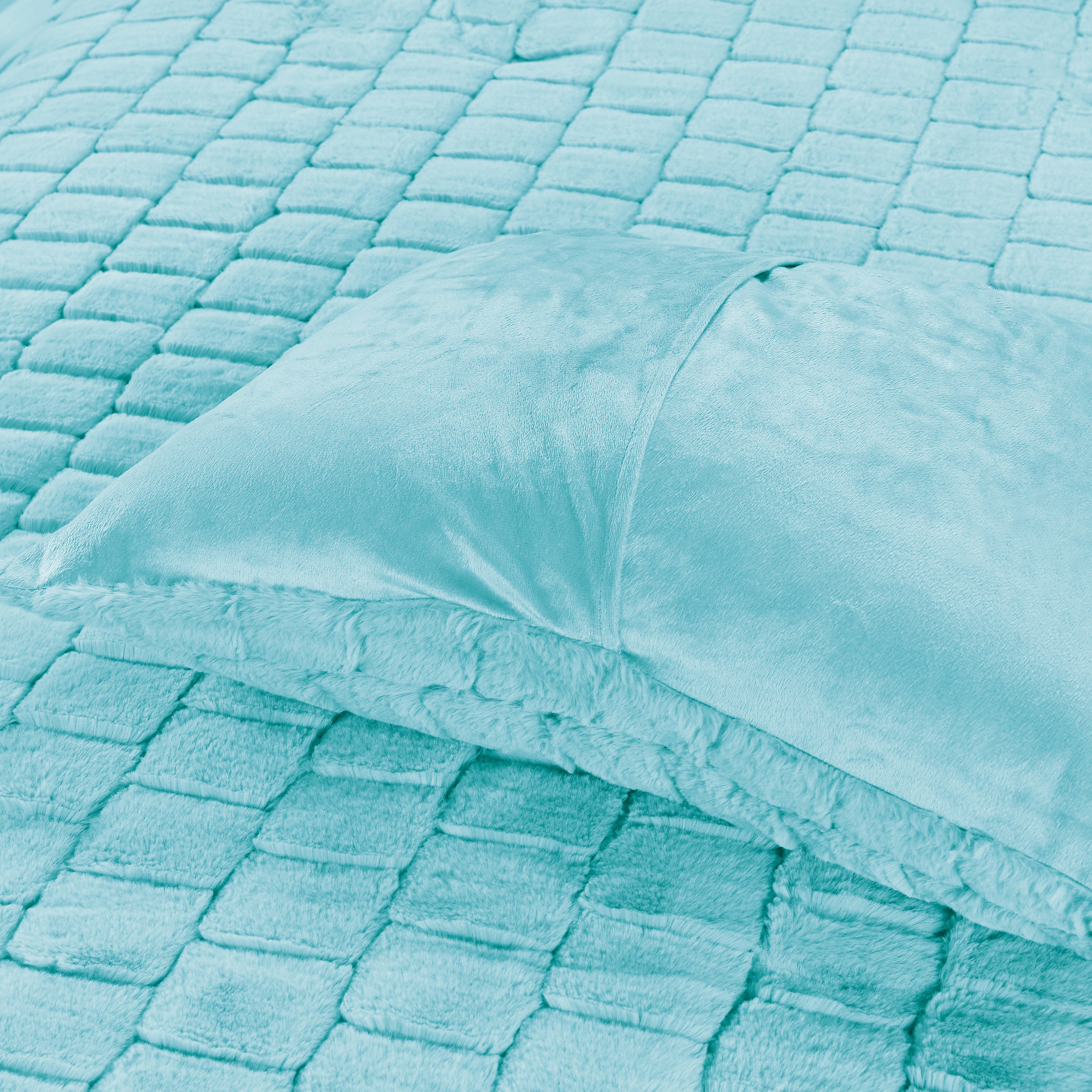 Everlaneas Fluffy 3-Piece Faux Rabbit Fur Comforter Set