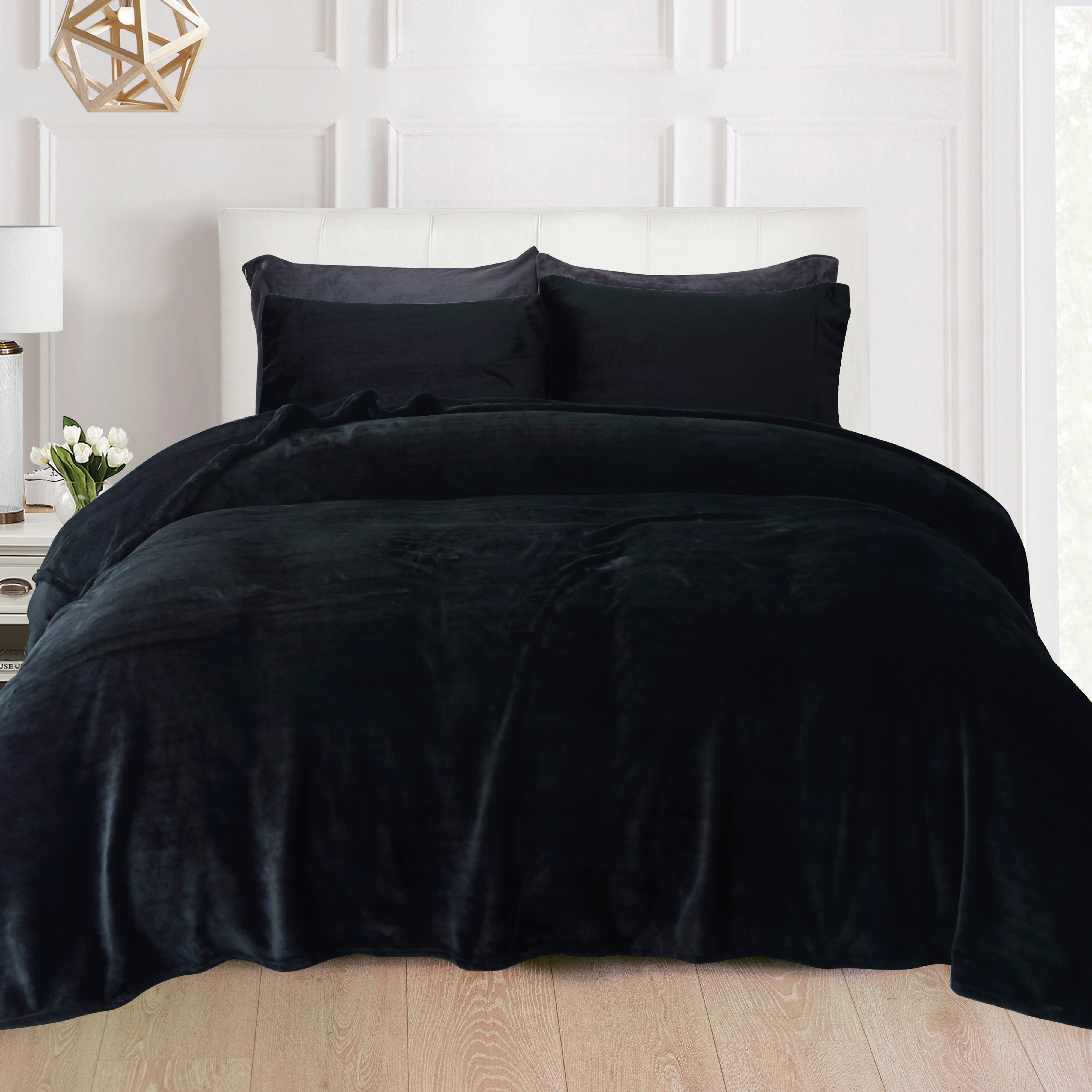 Everlaneas 4-Piece Velvet Plush Flannel Sheet Set