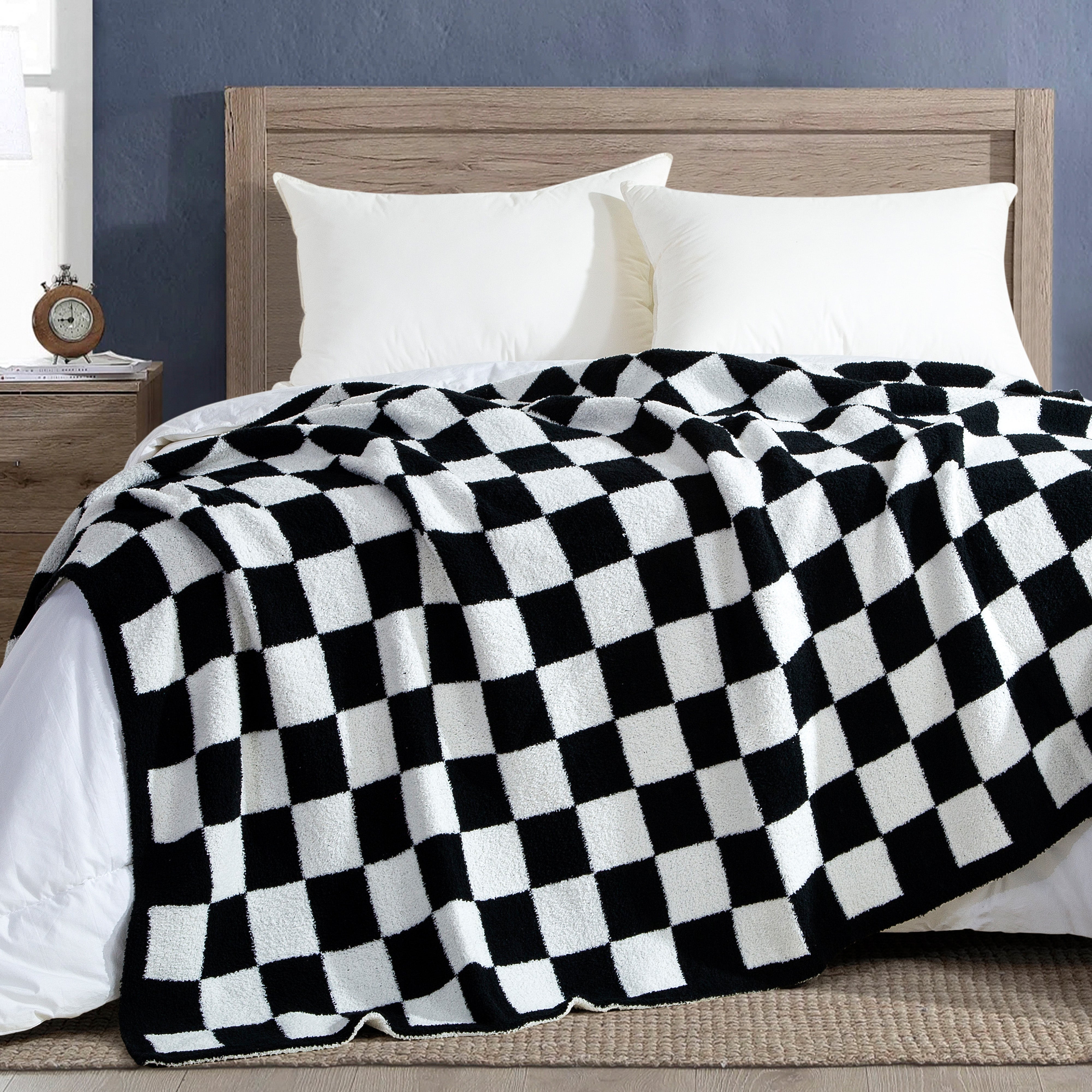 Everlaneas 50" x 70"  Ultra Soft Checkered Knitted Throw Blanket