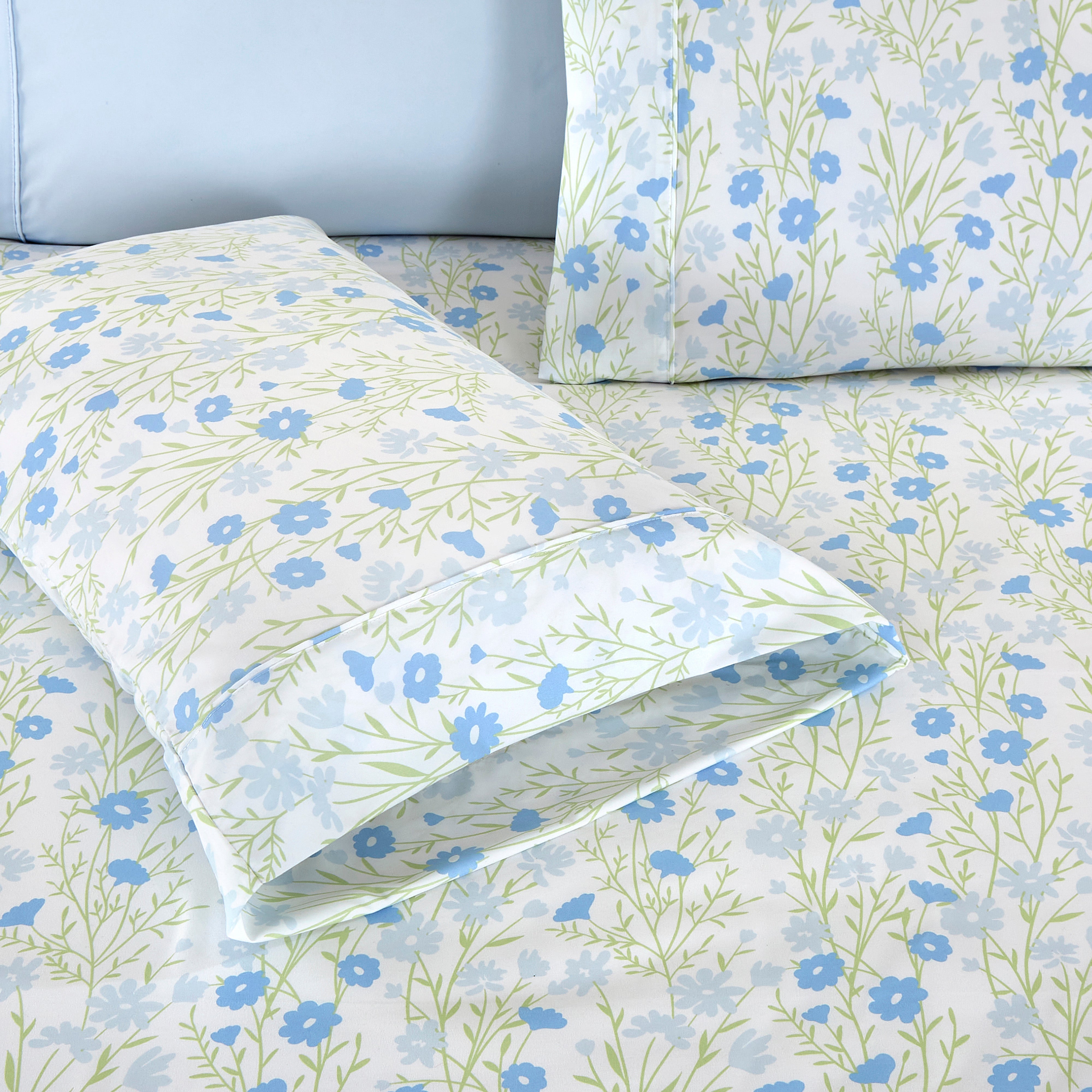 Everlaneas 6-Piece Floral and Stripe Pattern Sheet Set - Soft as a Hotel Premium Quality Bedding