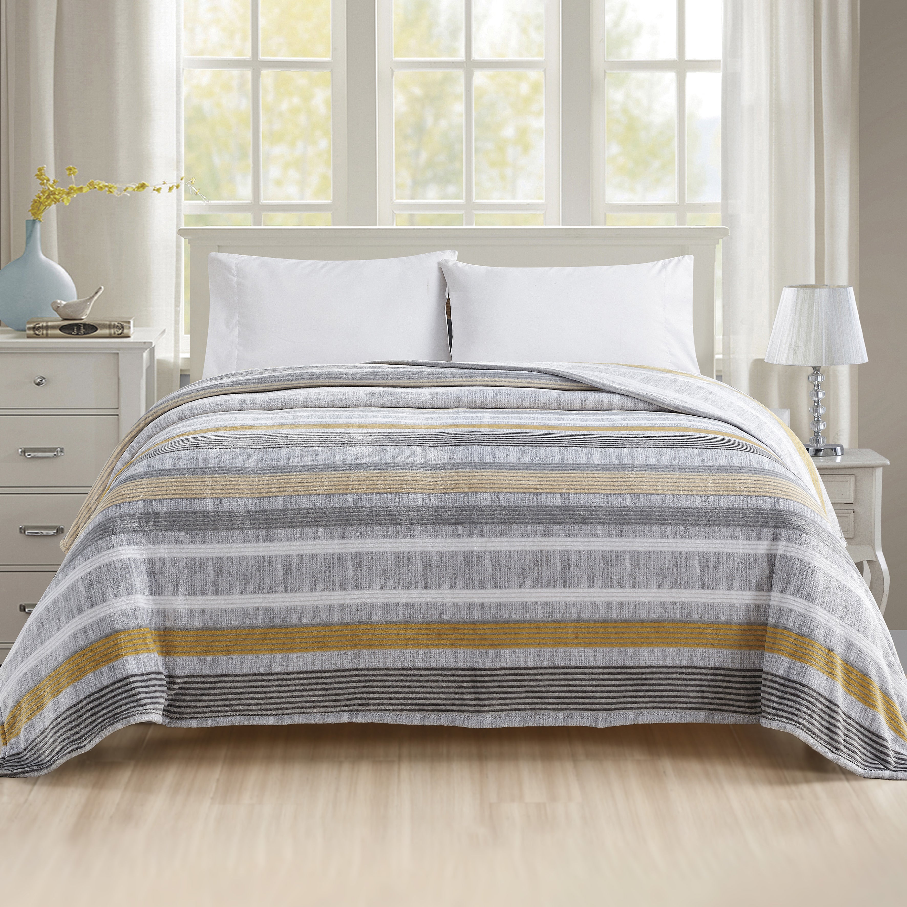 Everlaneas Printed Bed or Oversized Couch Blanket - Lightweight for All Season Warmth