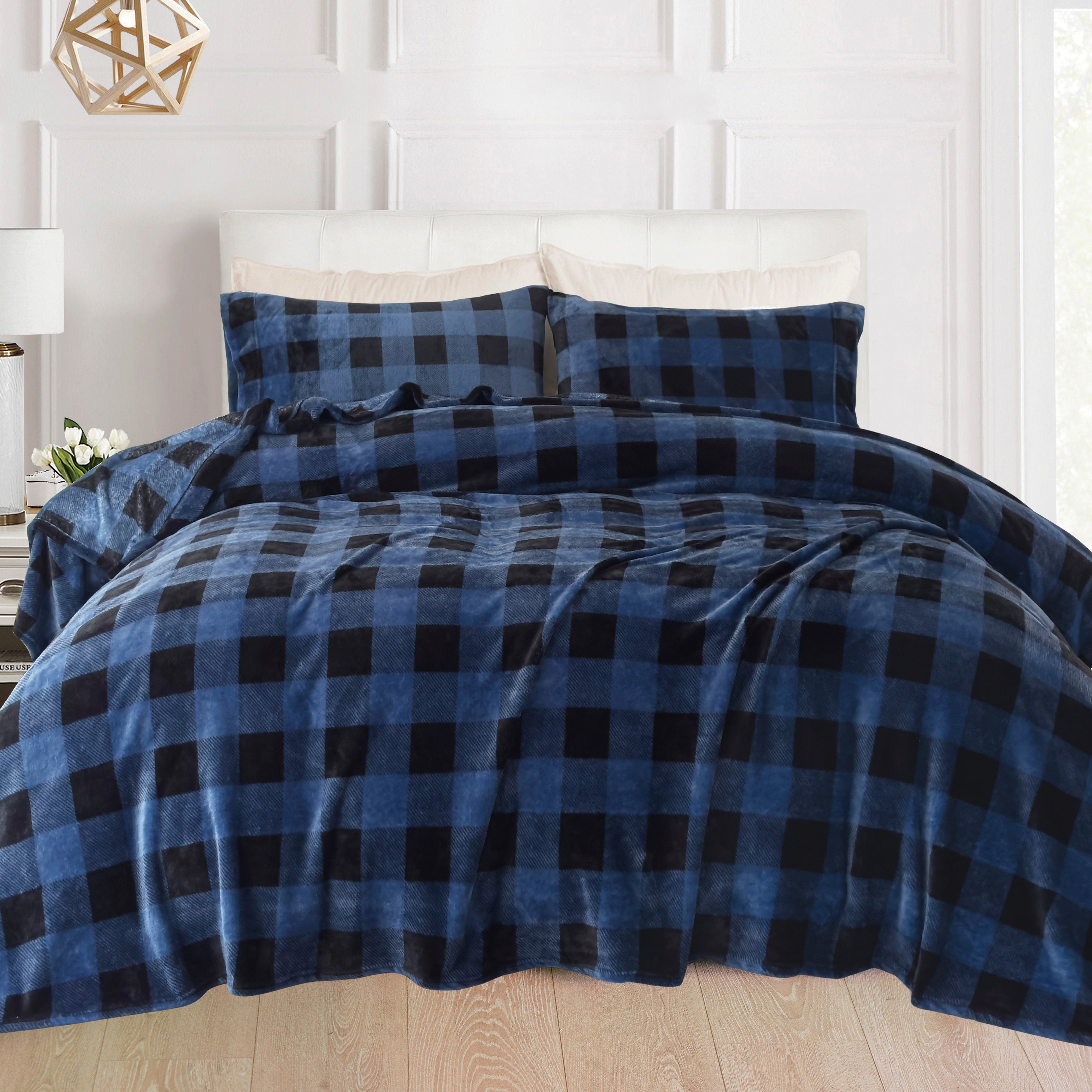 Everlaneas 4-Piece Velvet Plush Flannel Sheet Set