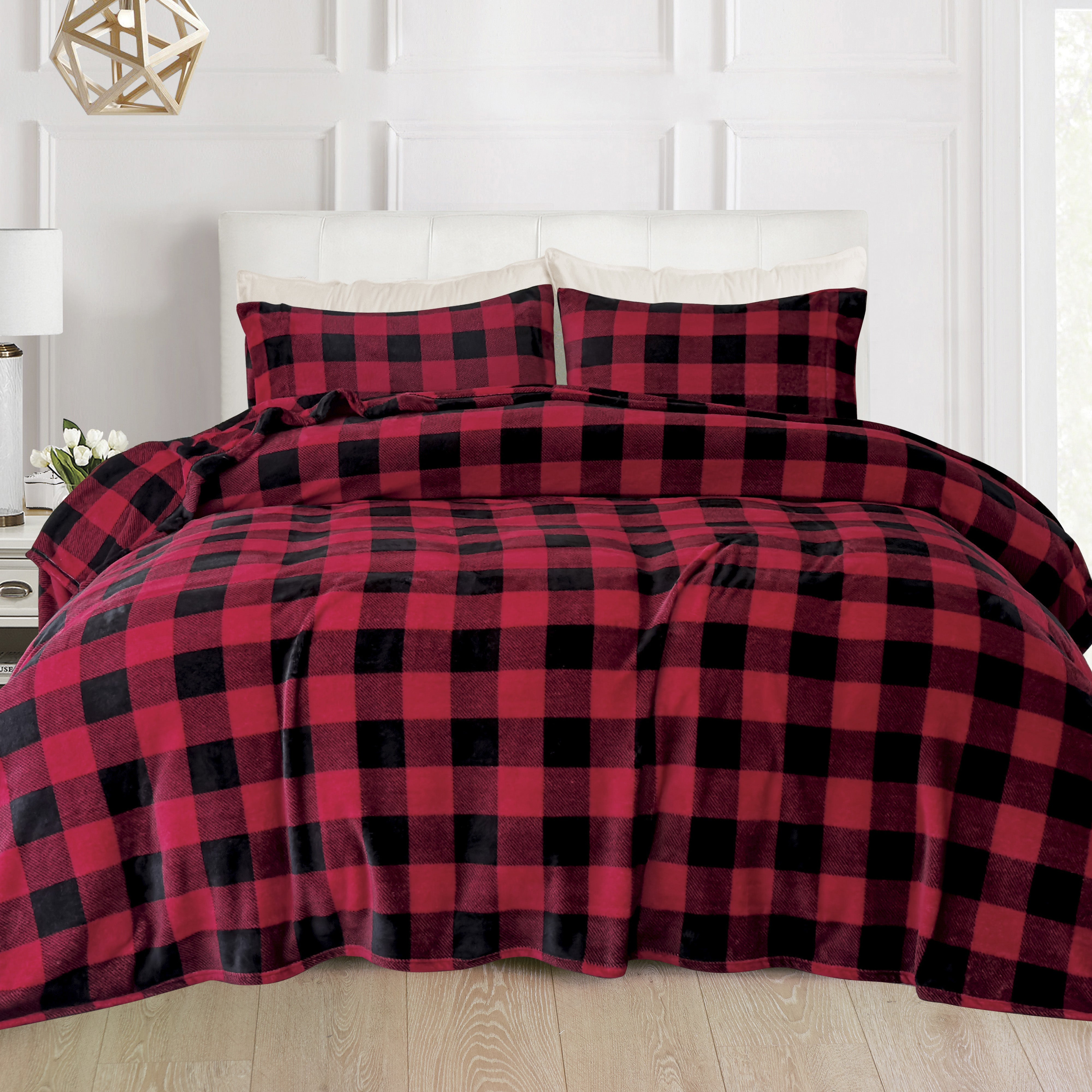 Everlaneas 4-Piece Velvet Plush Flannel Sheet Set