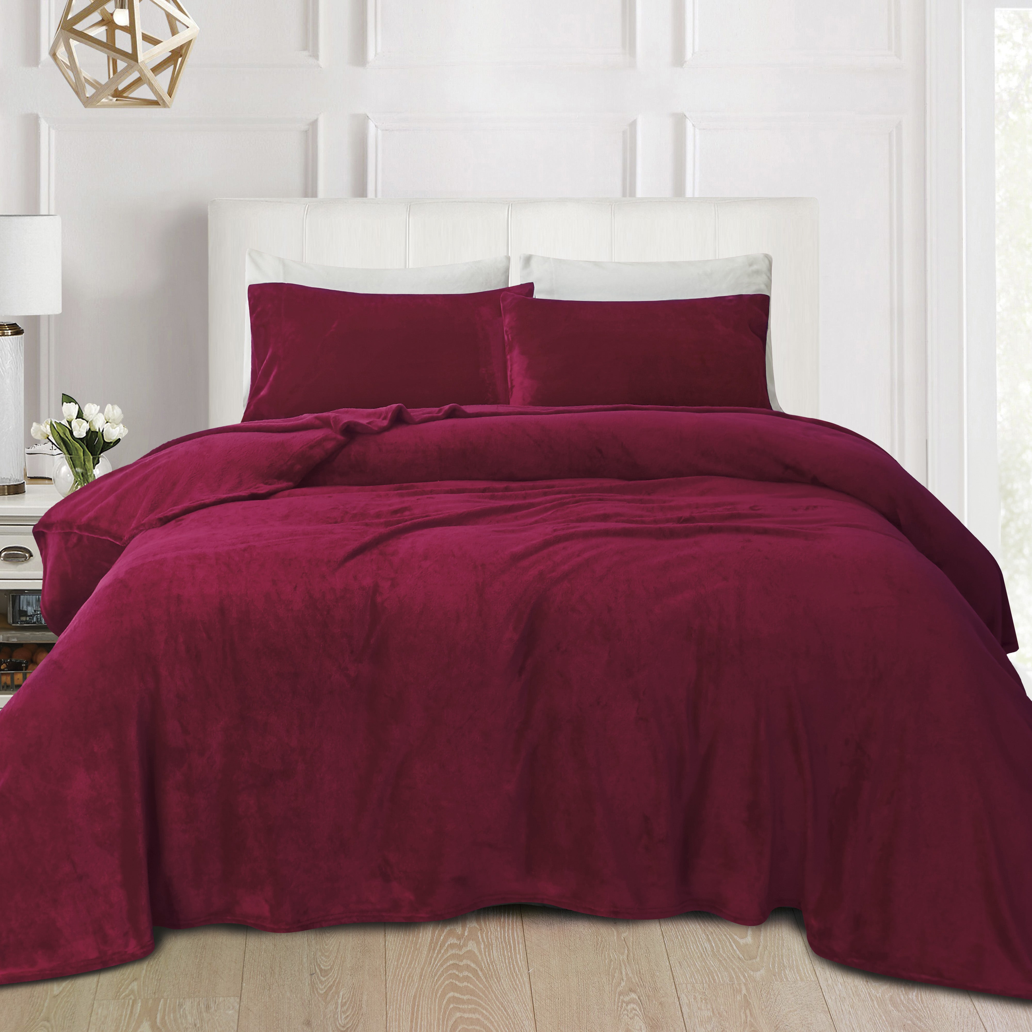 Everlaneas 4-Piece Velvet Plush Flannel Sheet Set