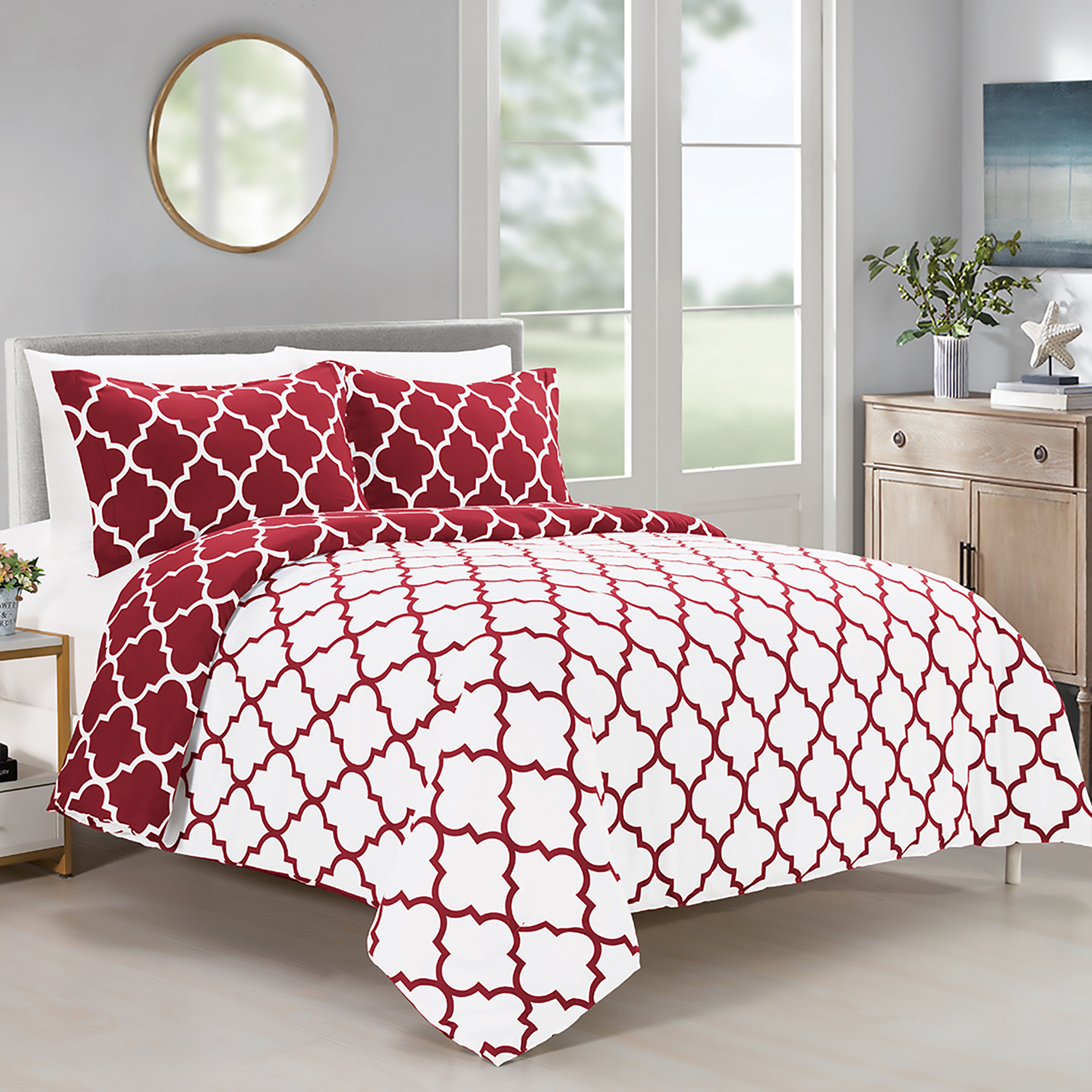 Everlaneas 3-Piece Moroccan Trellis Reversible Comforter Set