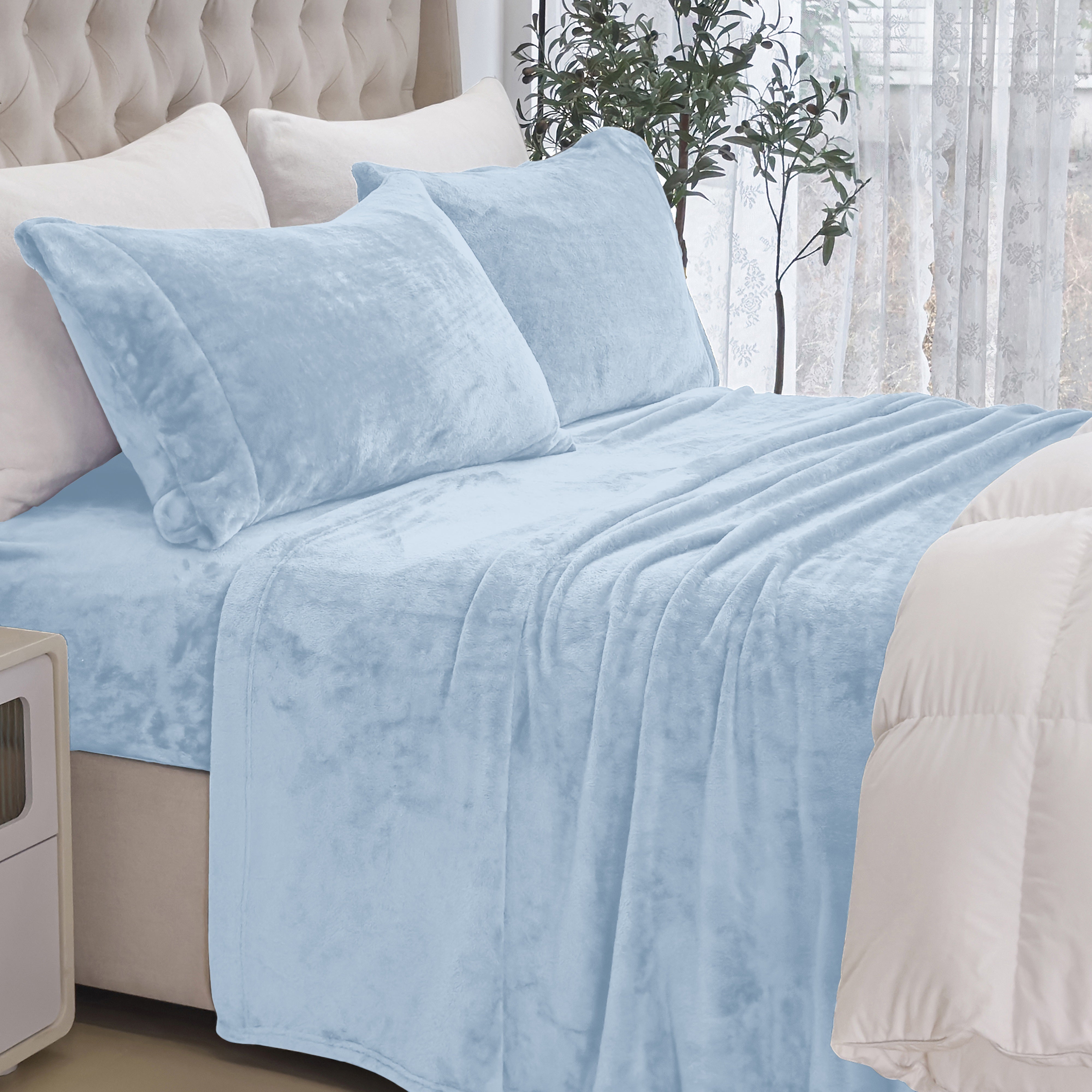 Everlaneas 4-Piece Velvet Plush Flannel Sheet Set