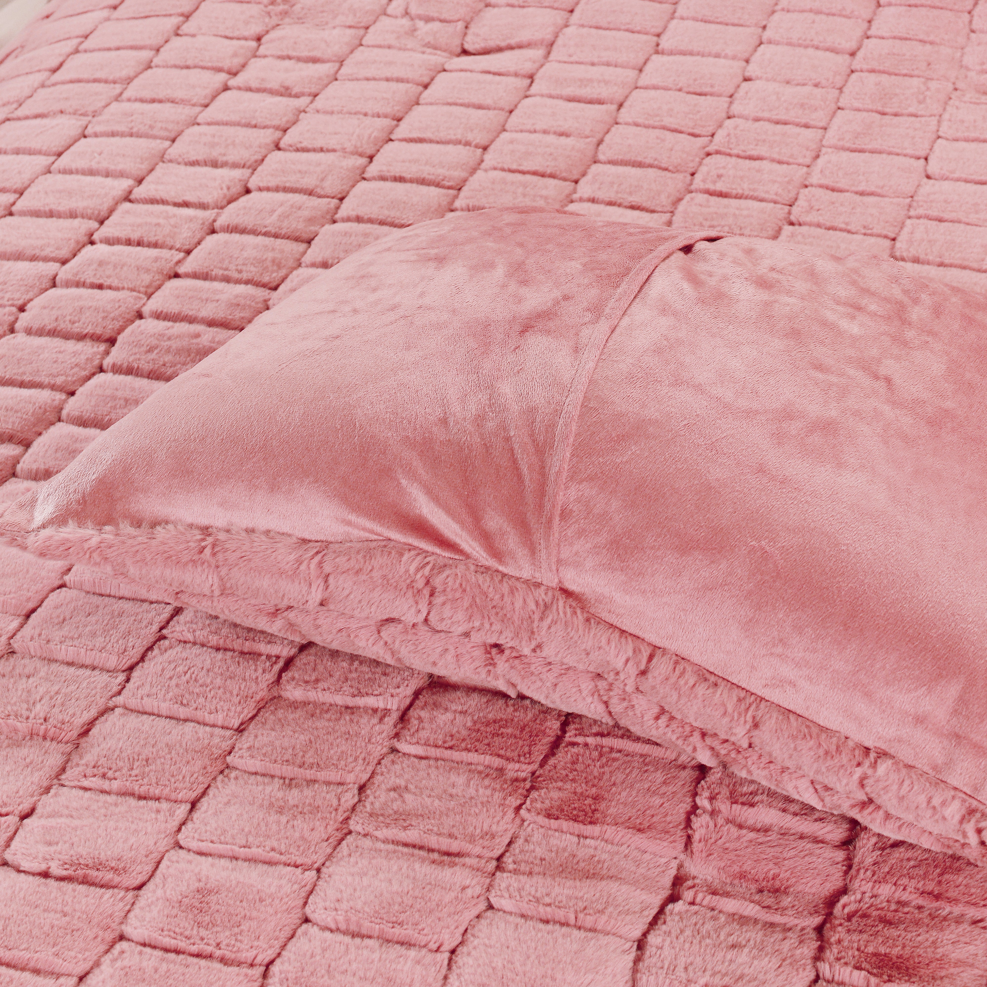 Everlaneas Fluffy 3-Piece Faux Rabbit Fur Comforter Set