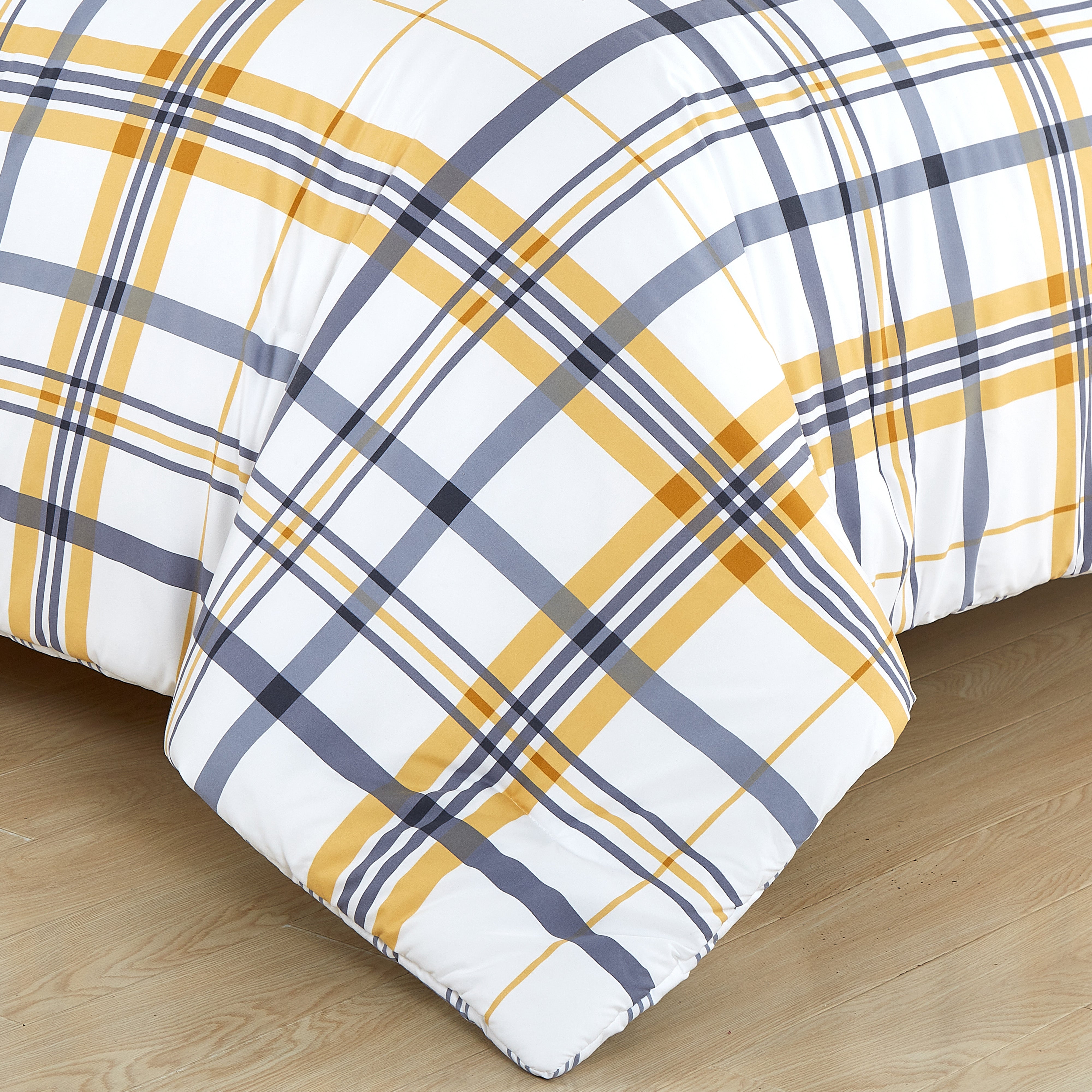 Everlaneas 8-Piece Lodge Plaid and Patch Reversible Comforter Set - Includes 4-Piece Sheet Set with Double Sided Storage Pockets