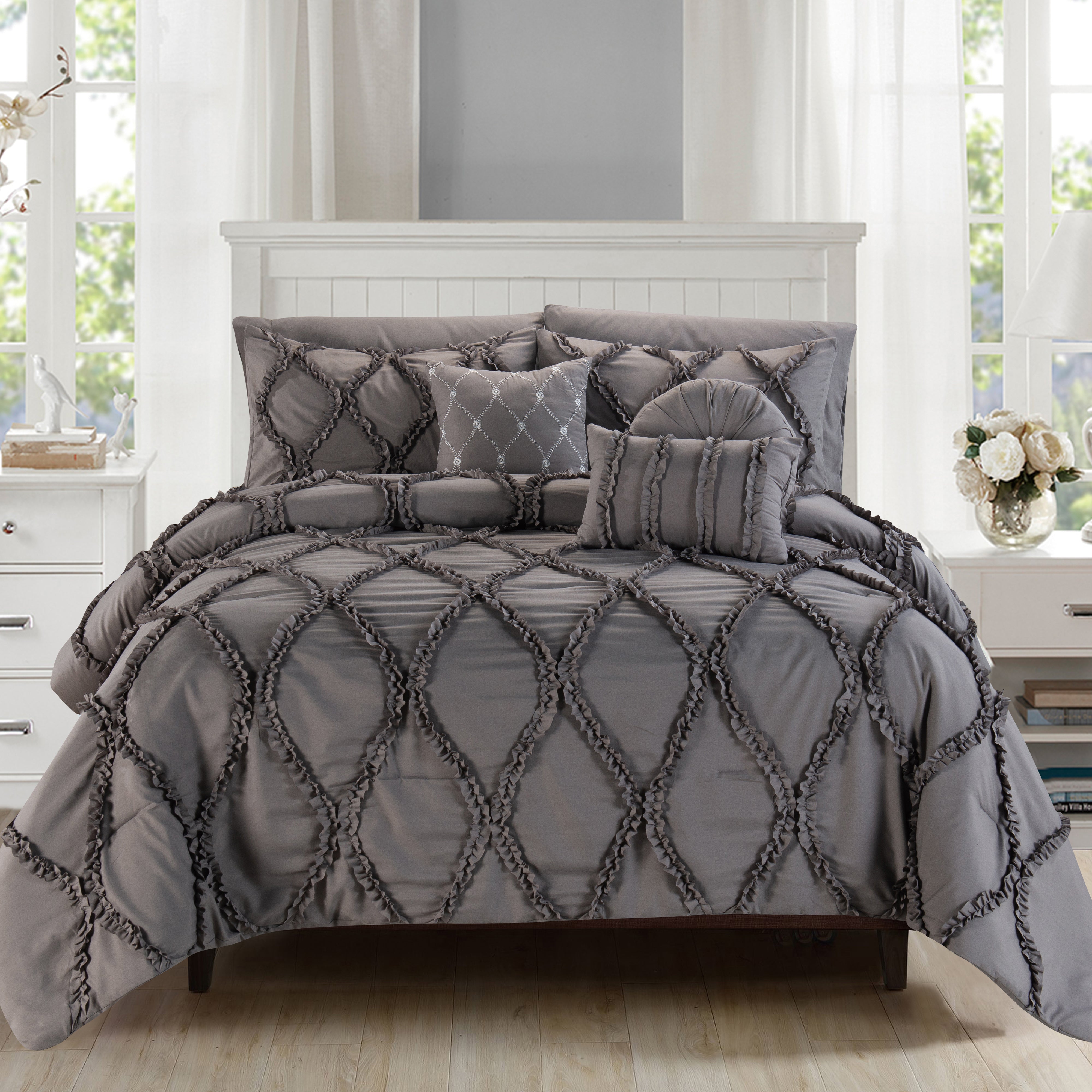 Everlaneas 10-Piece Infinity Design Comforter Set - Includes 4-Piece Sheet Set with Double Sided Storage Pockets