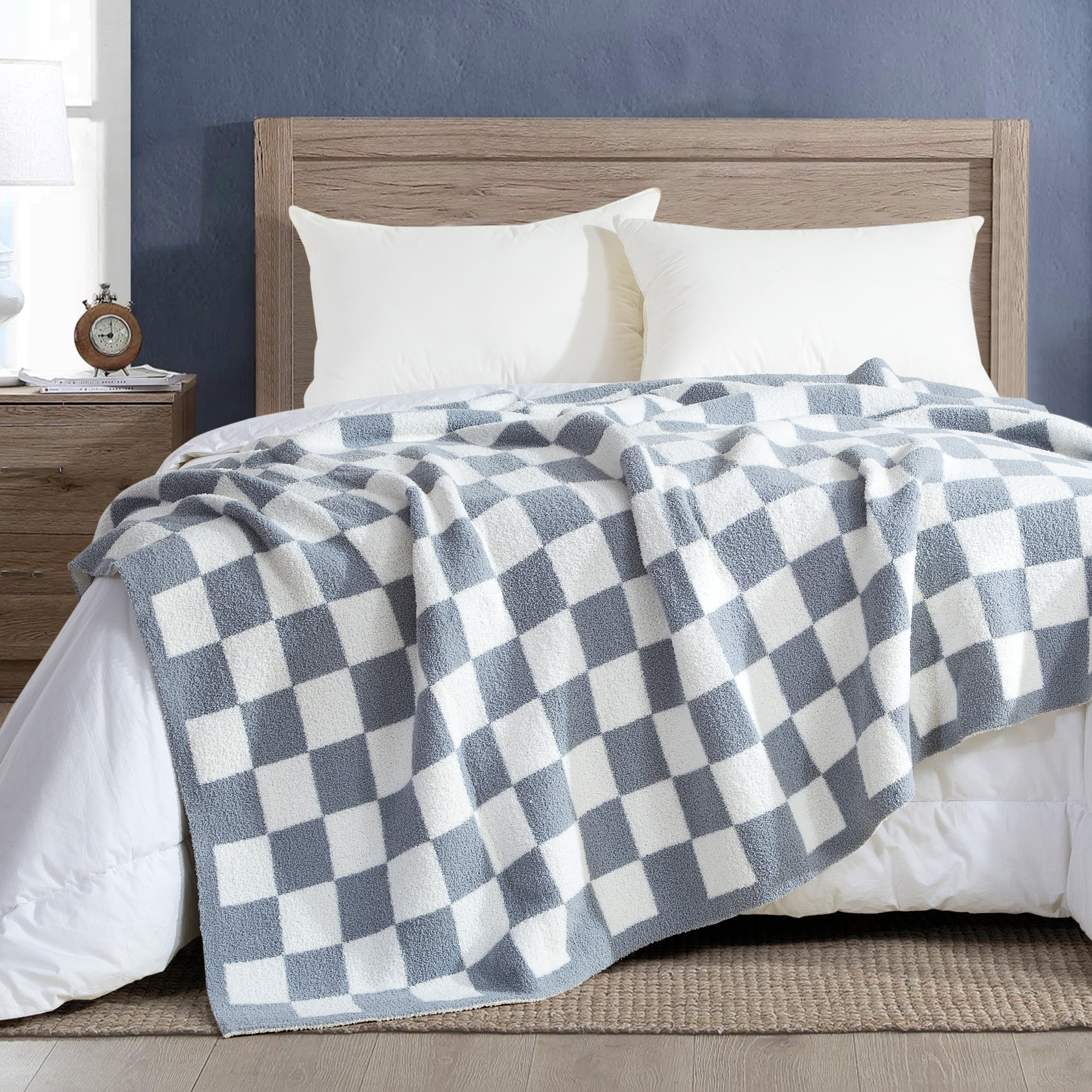 Everlaneas 50" x 70"  Ultra Soft Checkered Knitted Throw Blanket