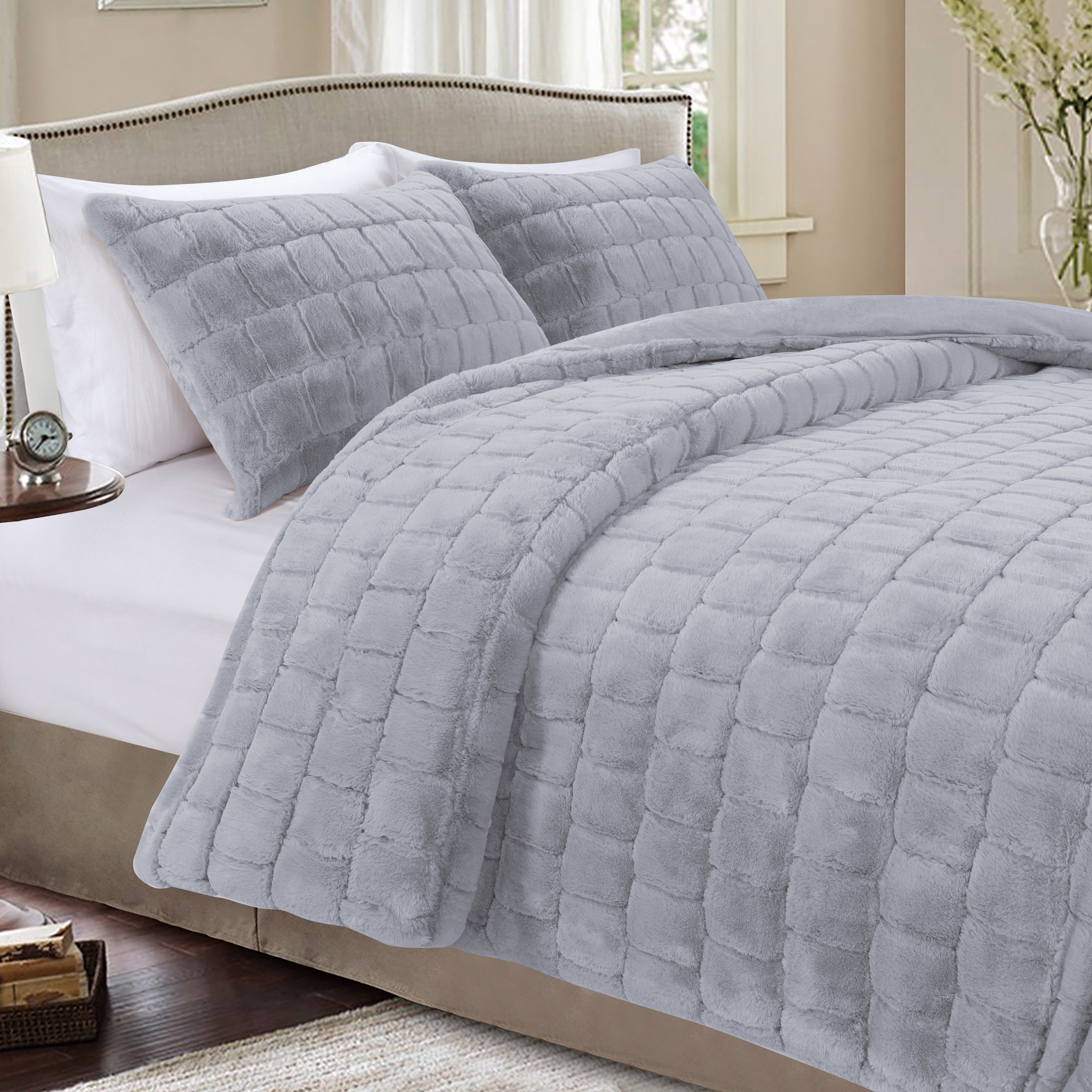 Everlaneas Fluffy 3-Piece Faux Rabbit Fur Comforter Set