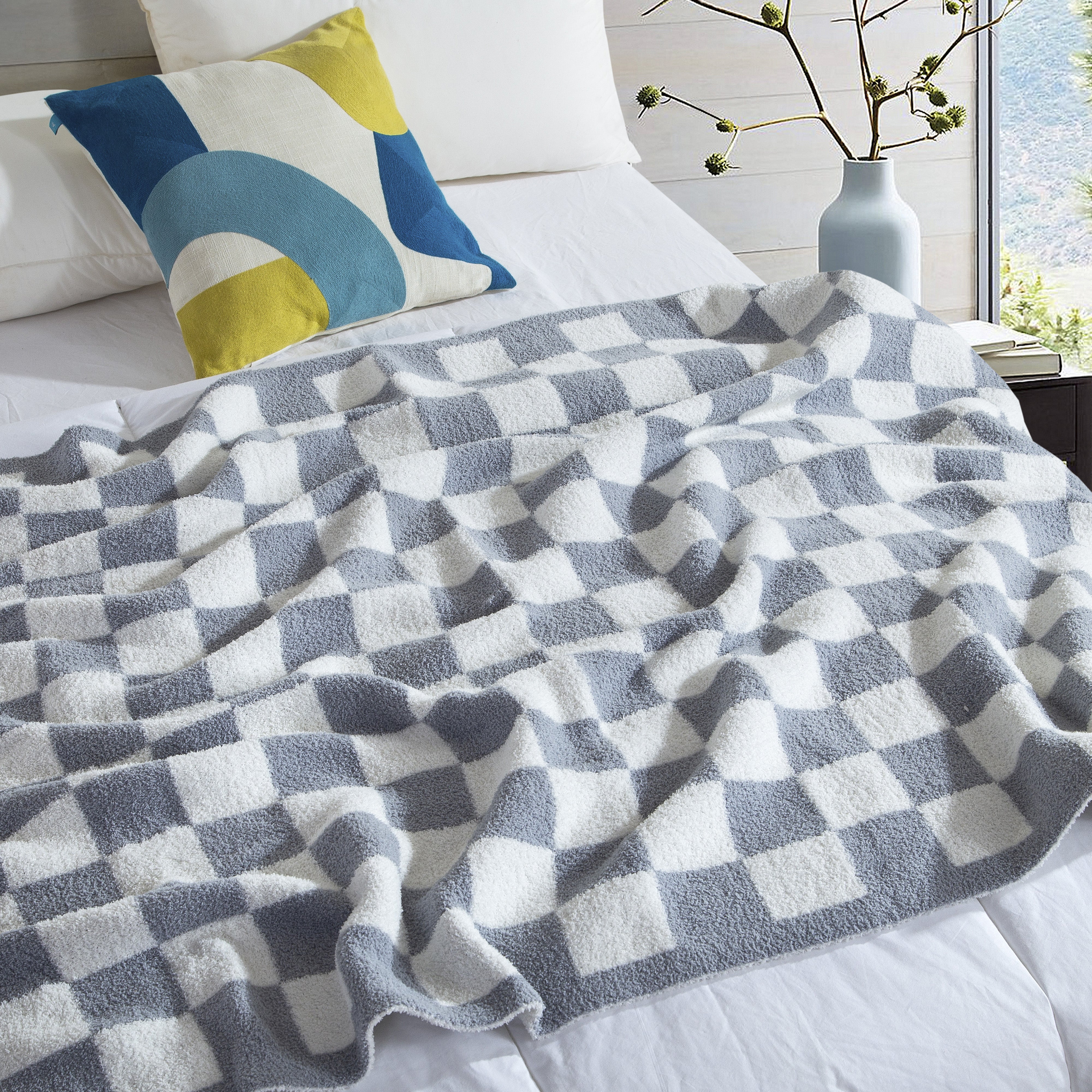 Everlaneas 50" x 70"  Ultra Soft Checkered Knitted Throw Blanket