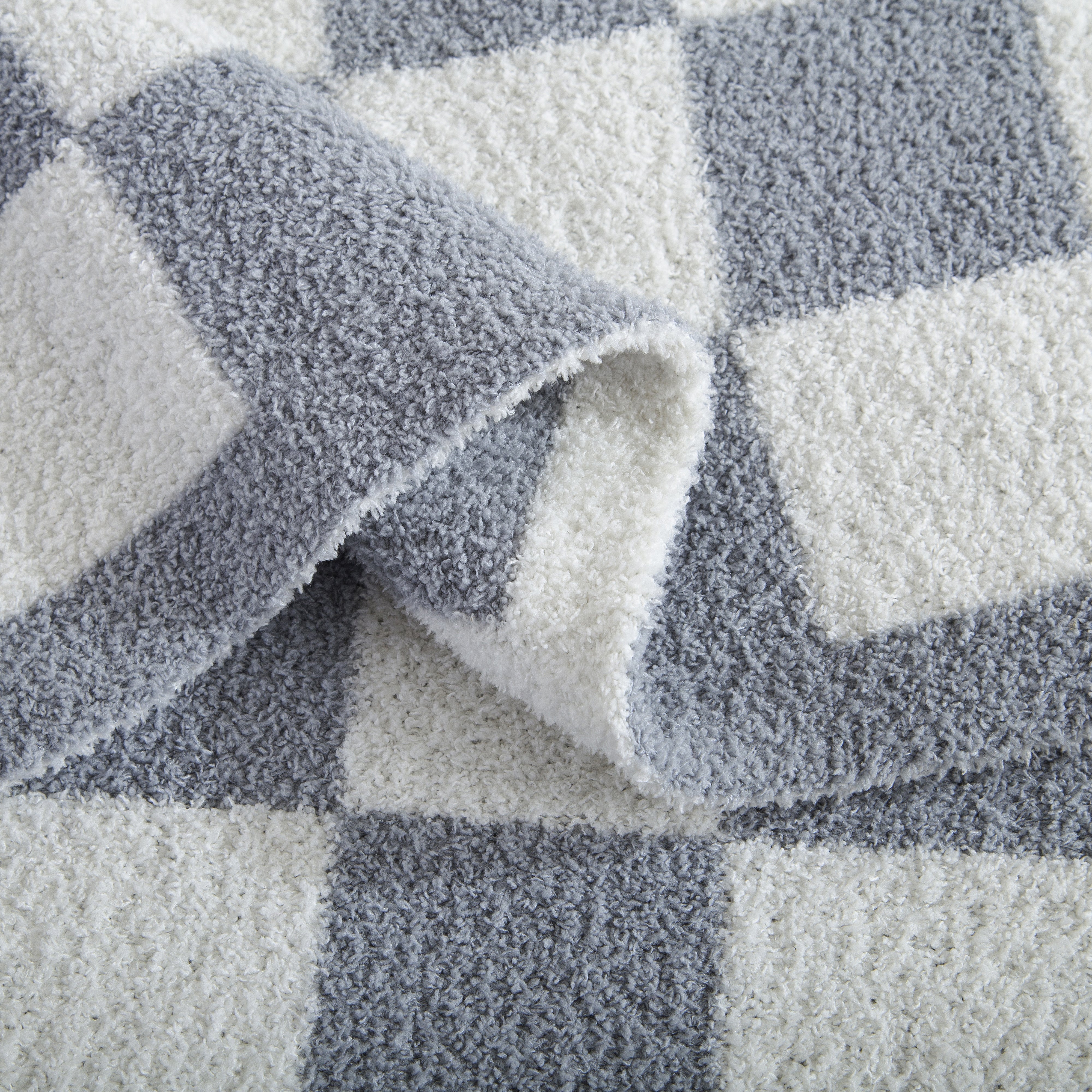 Everlaneas 50" x 70"  Ultra Soft Checkered Knitted Throw Blanket