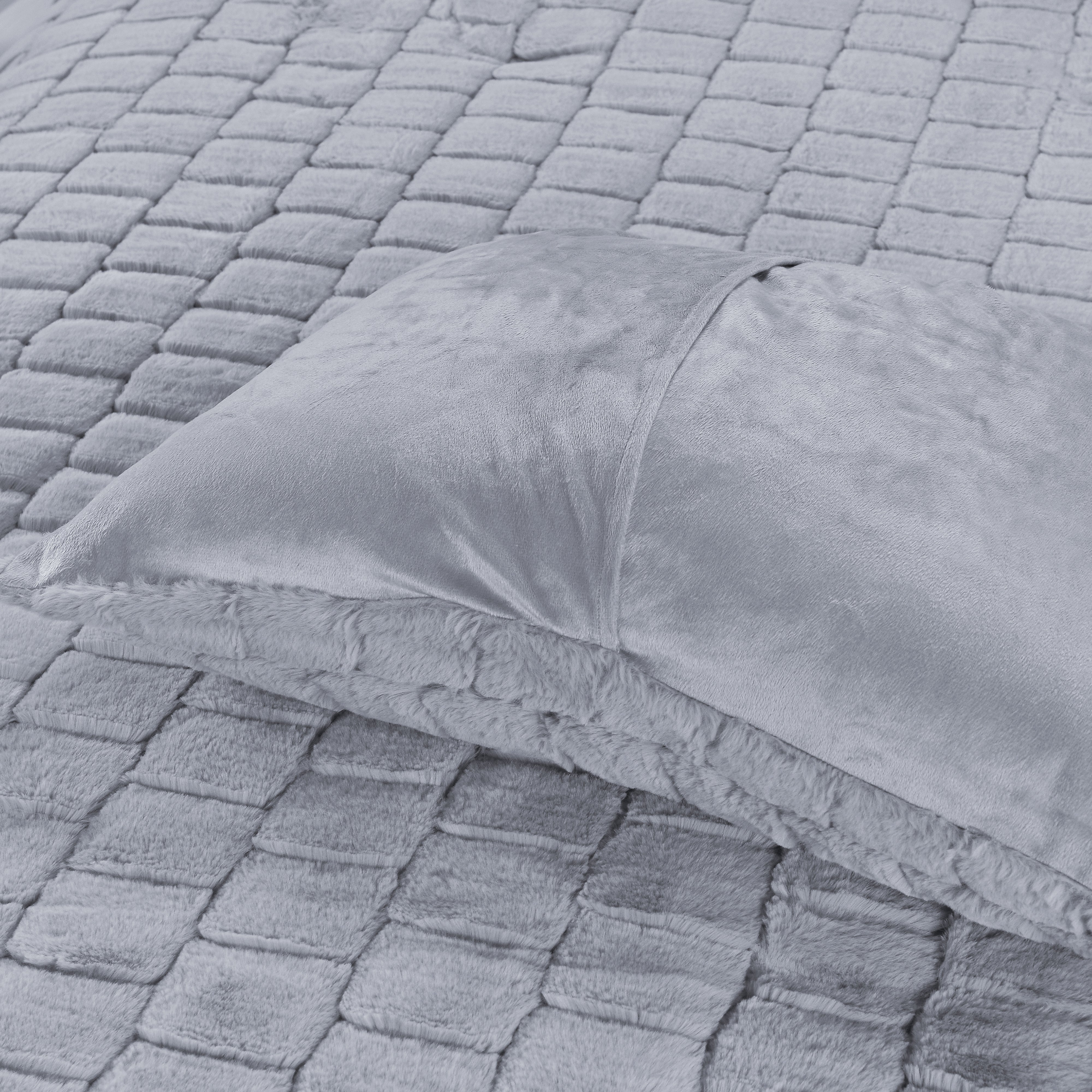 Everlaneas Fluffy 3-Piece Faux Rabbit Fur Comforter Set