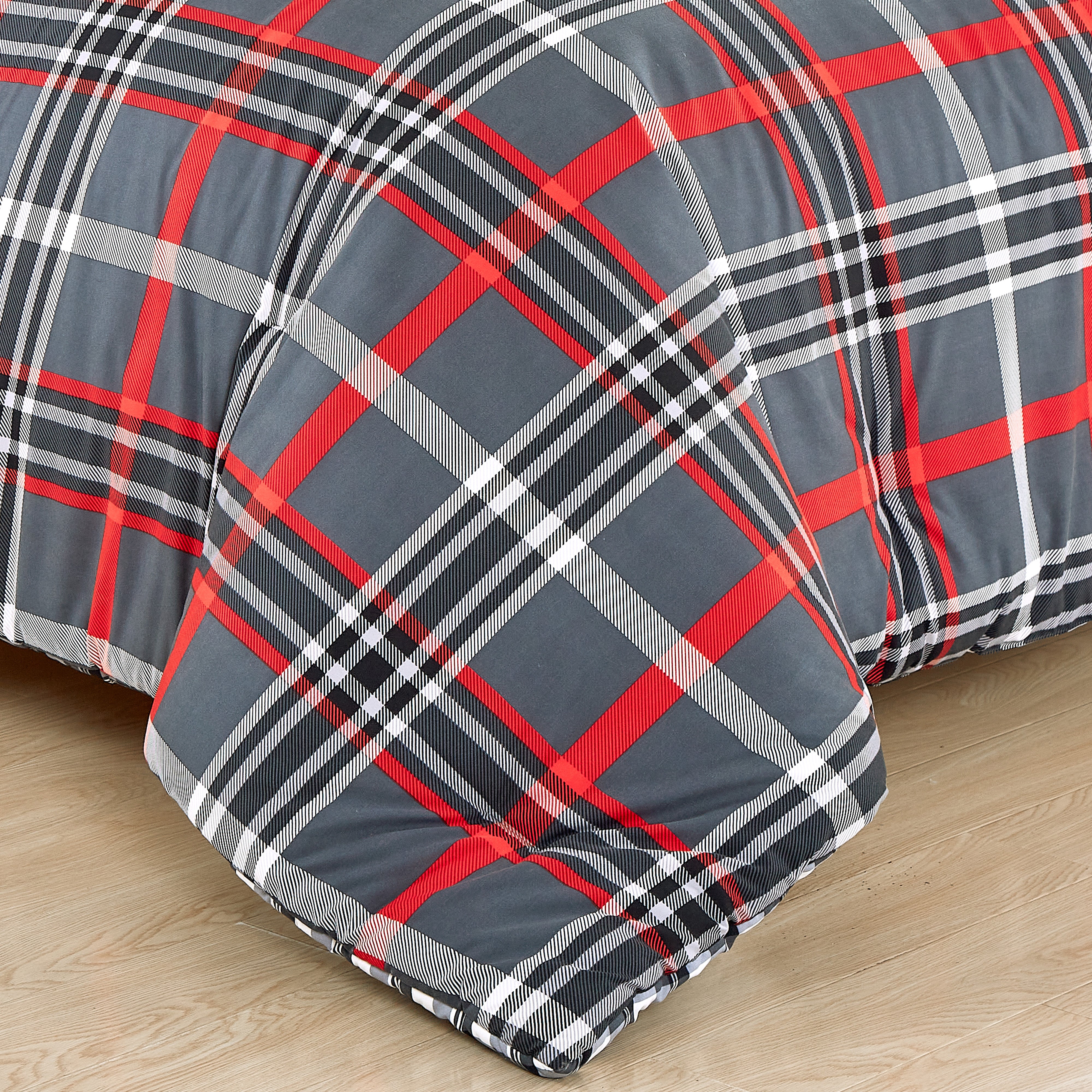 Everlaneas 8-Piece Lodge Plaid and Patch Reversible Comforter Set - Includes 4-Piece Sheet Set with Double Sided Storage Pockets