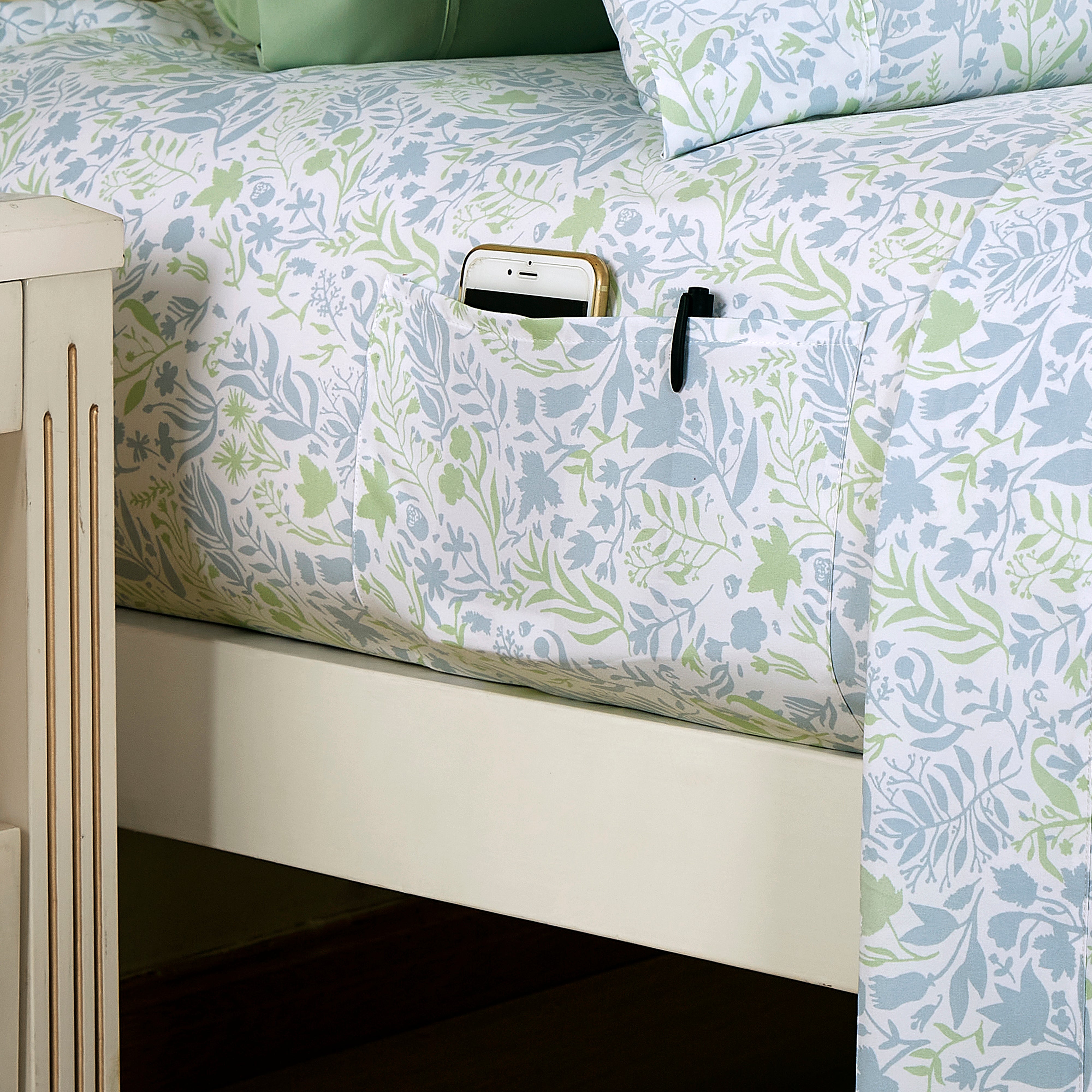 Everlaneas 6-Piece Floral and Stripe Pattern Sheet Set - Soft as a Hotel Premium Quality Bedding