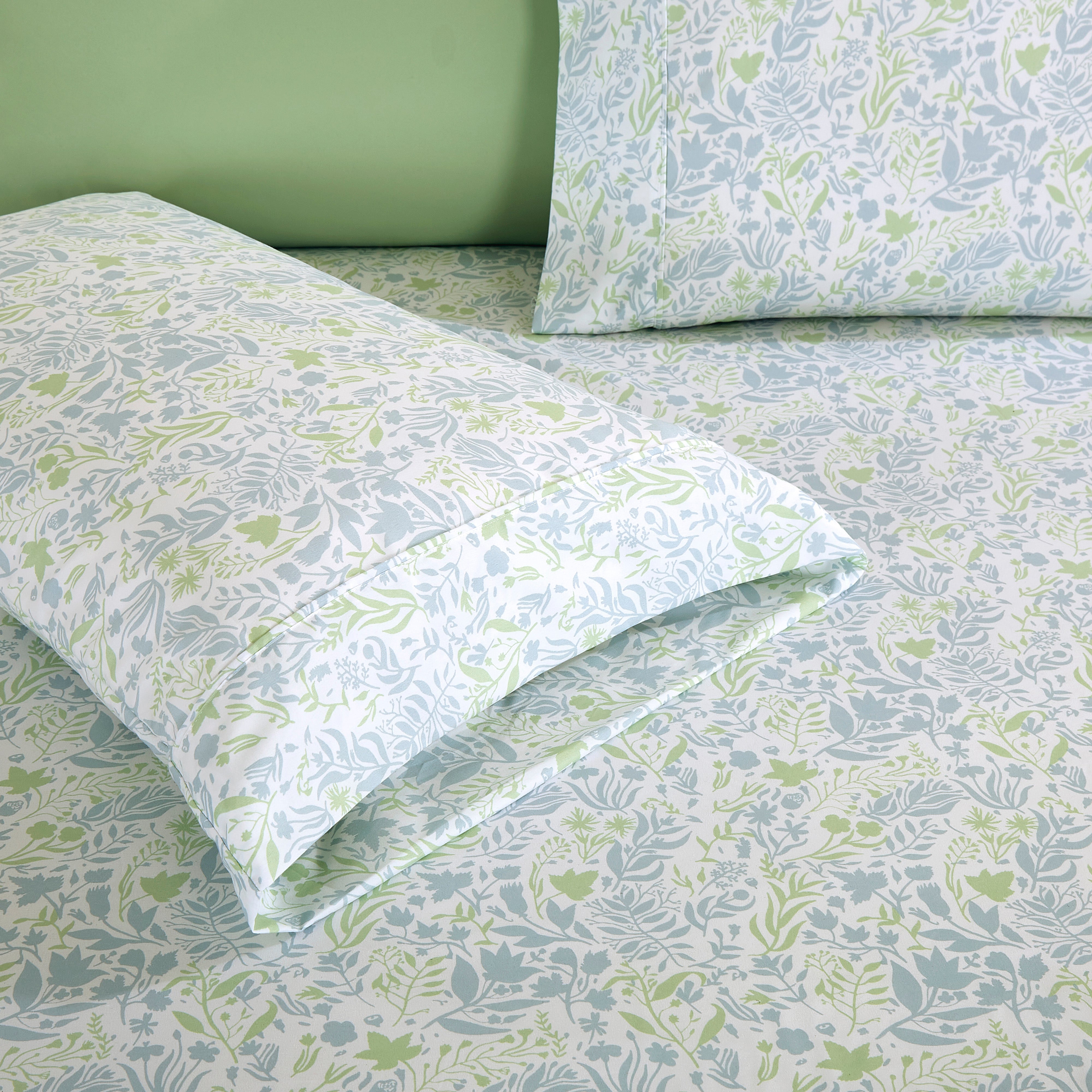 Everlaneas 6-Piece Floral and Stripe Pattern Sheet Set - Soft as a Hotel Premium Quality Bedding