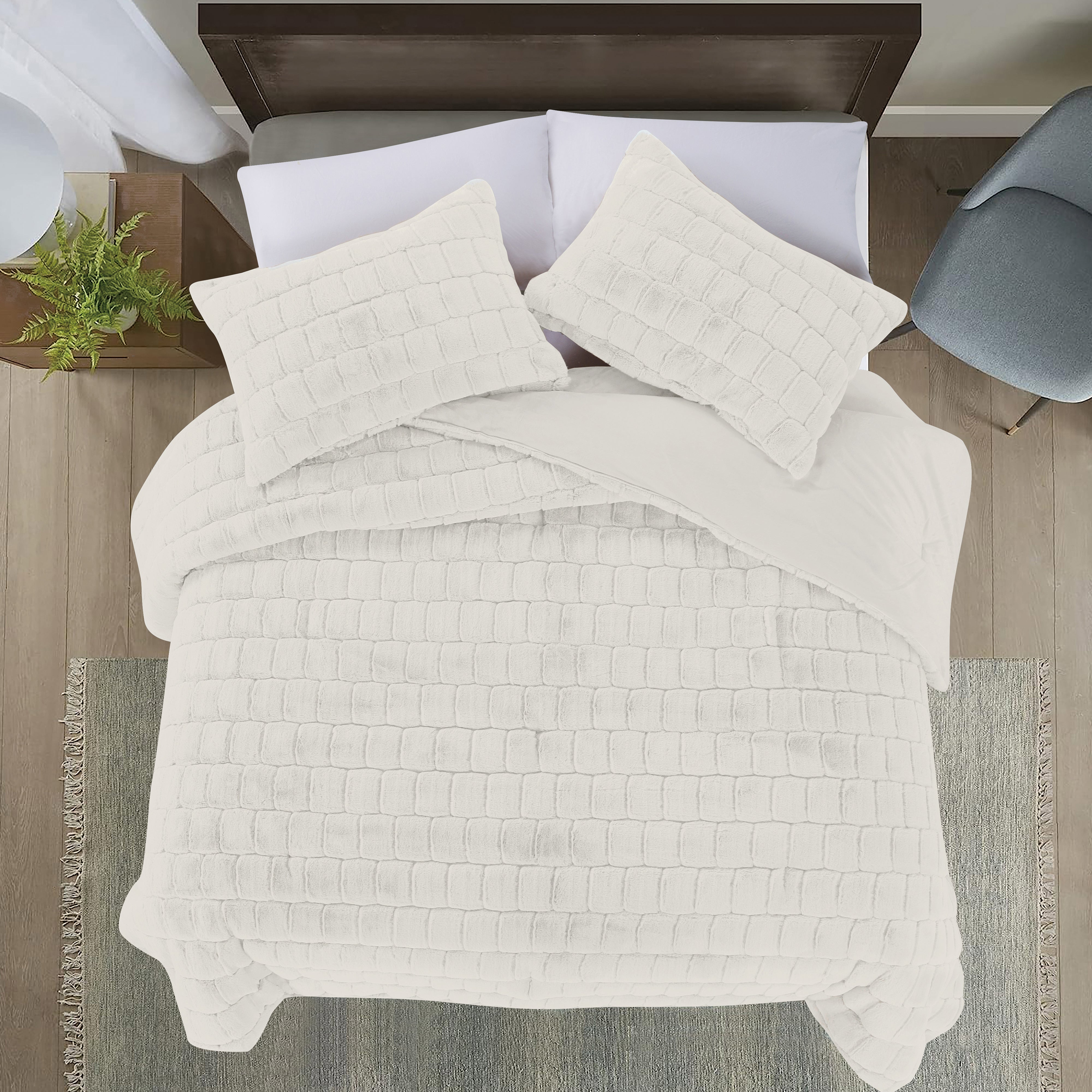 Everlaneas Fluffy 3-Piece Faux Rabbit Fur Comforter Set