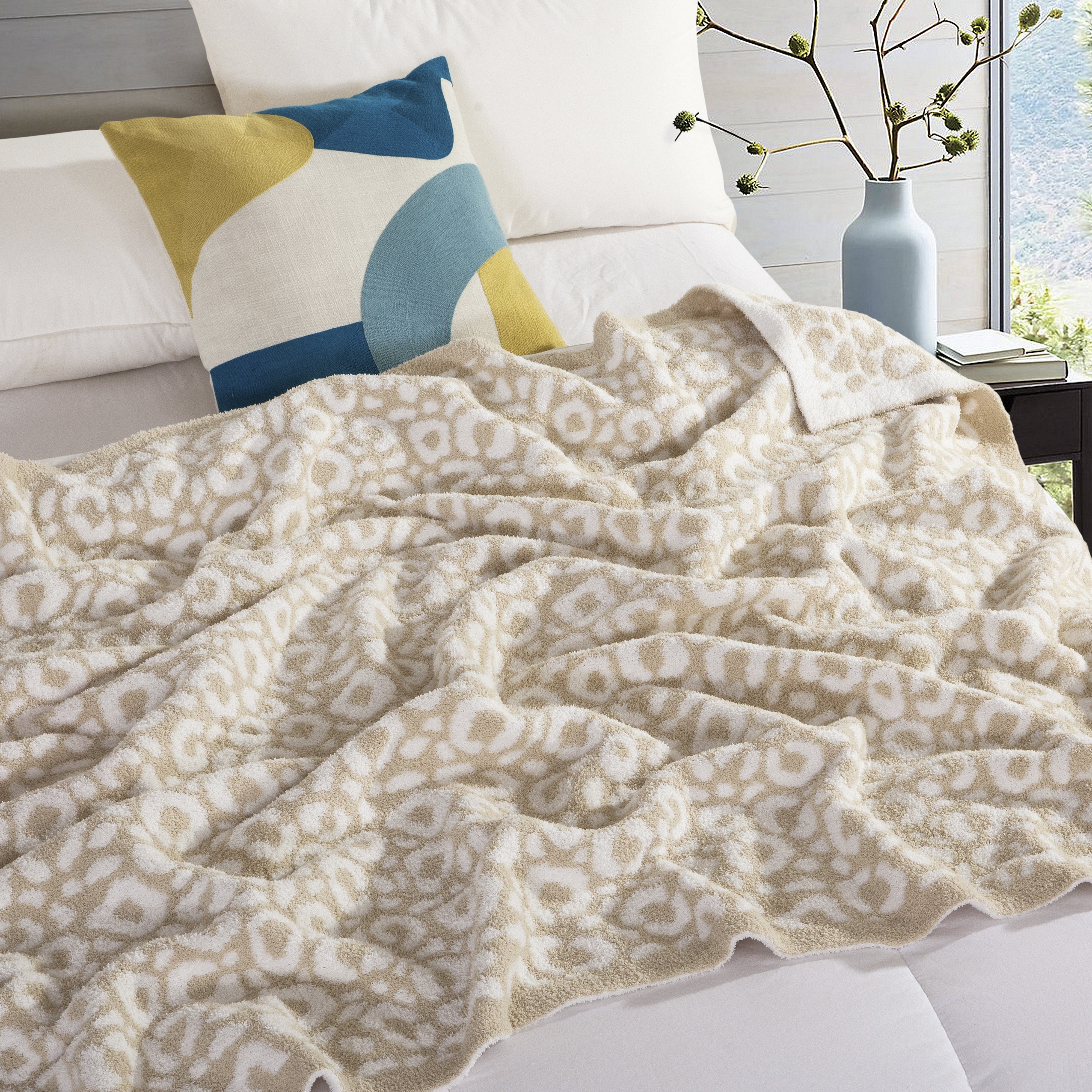 Everlaneas 50" x 70"  Ultra Soft Checkered Knitted Throw Blanket