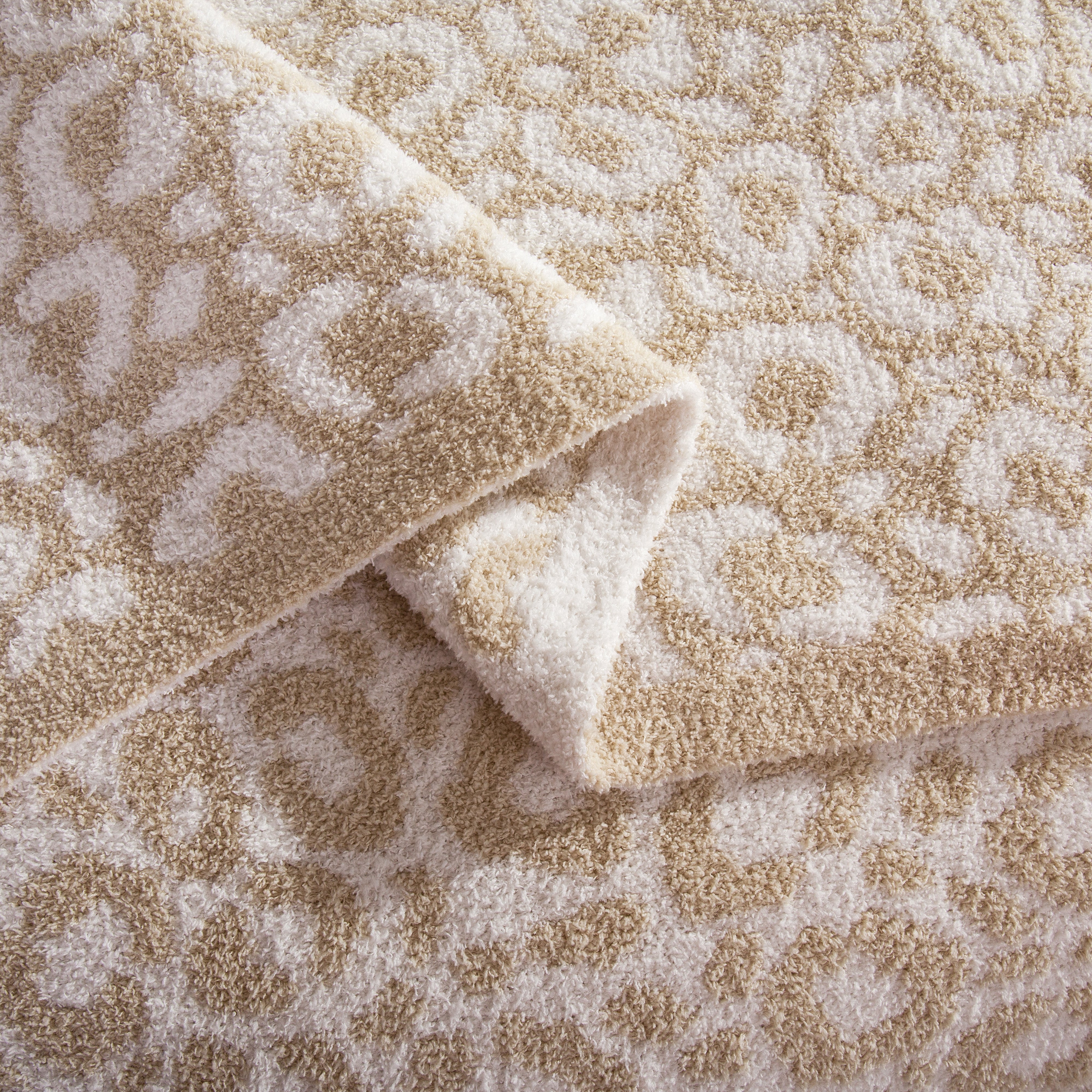 Everlaneas 50" x 70"  Ultra Soft Checkered Knitted Throw Blanket