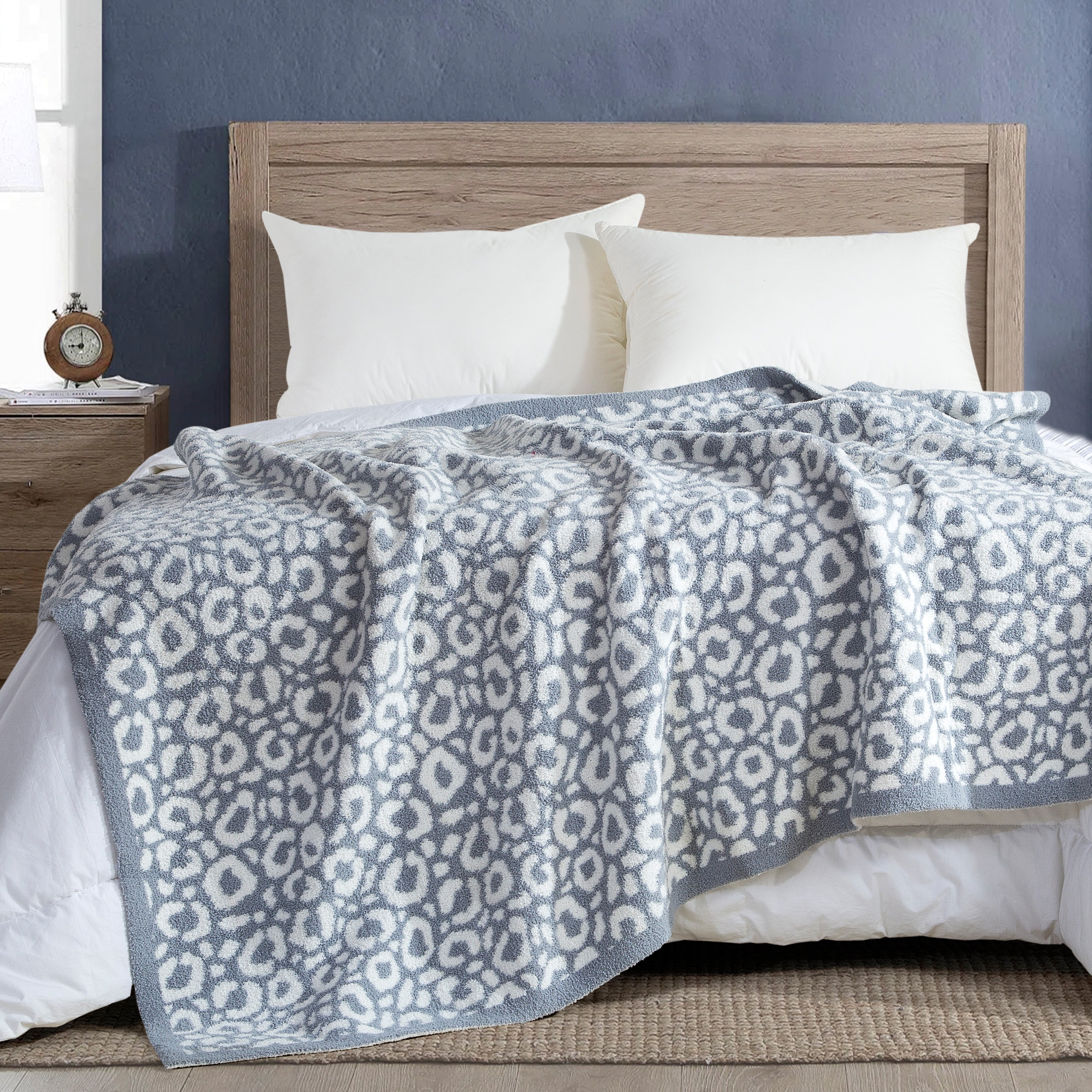 Everlaneas 50" x 70"  Ultra Soft Checkered Knitted Throw Blanket