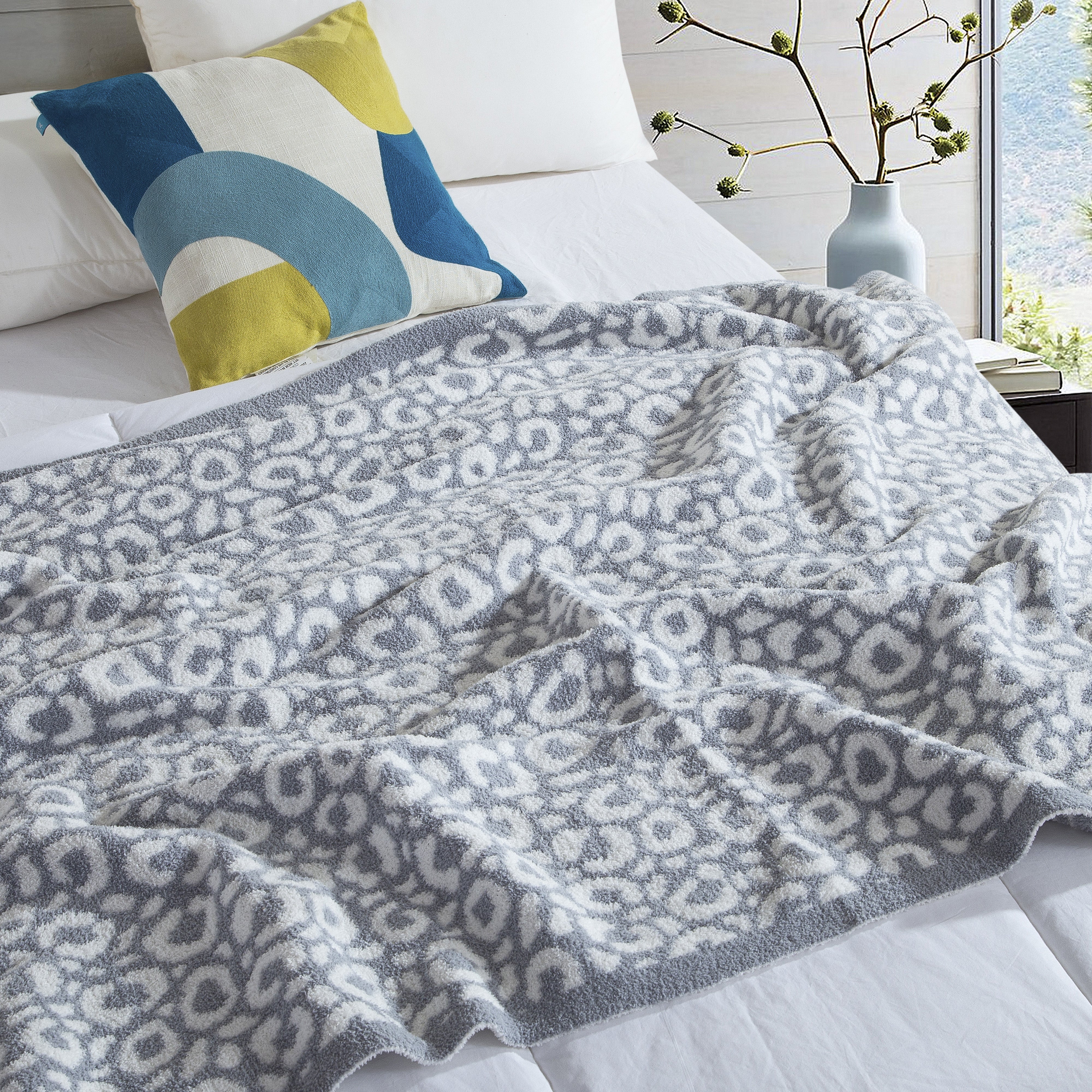 Everlaneas 50" x 70"  Ultra Soft Checkered Knitted Throw Blanket