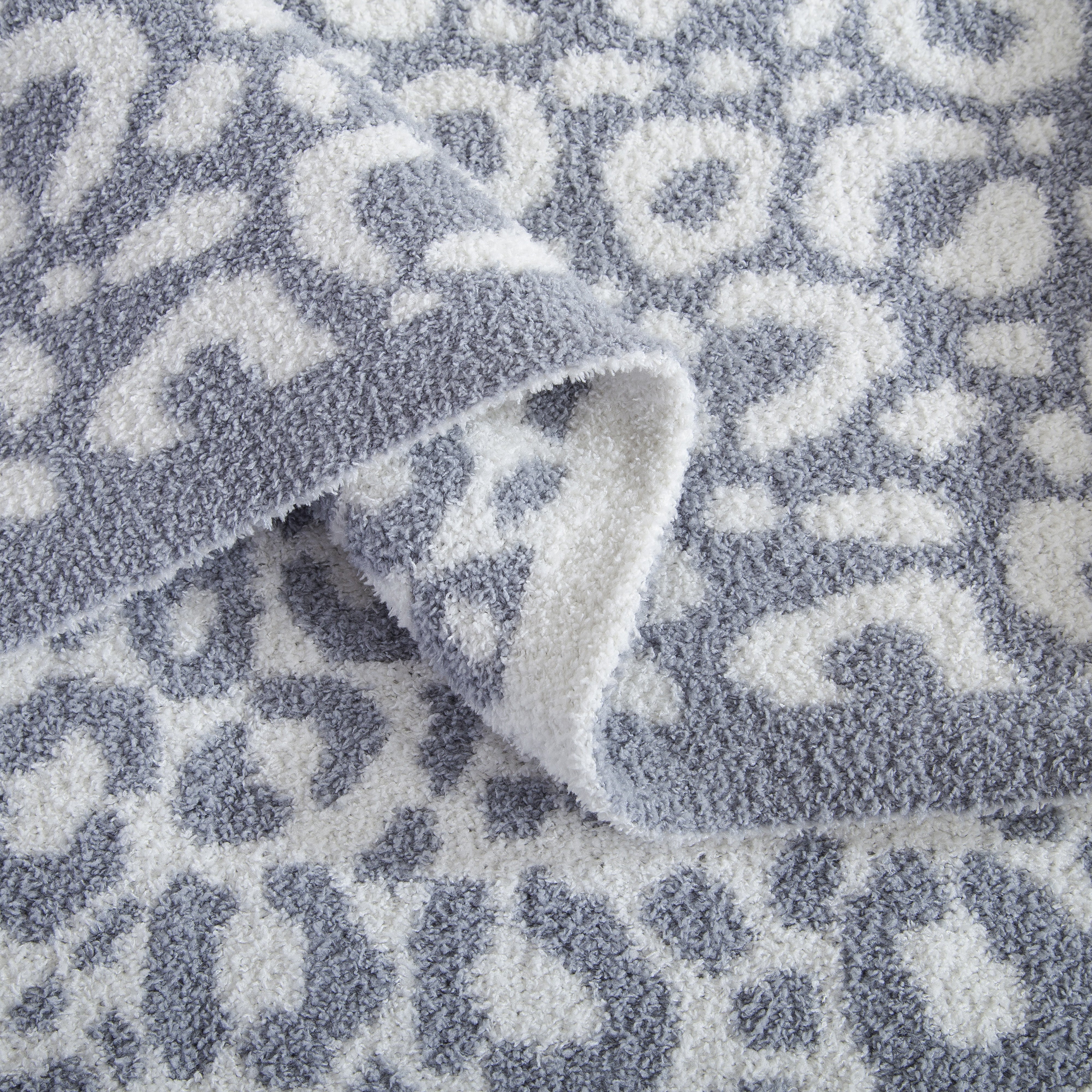 Everlaneas 50" x 70"  Ultra Soft Checkered Knitted Throw Blanket