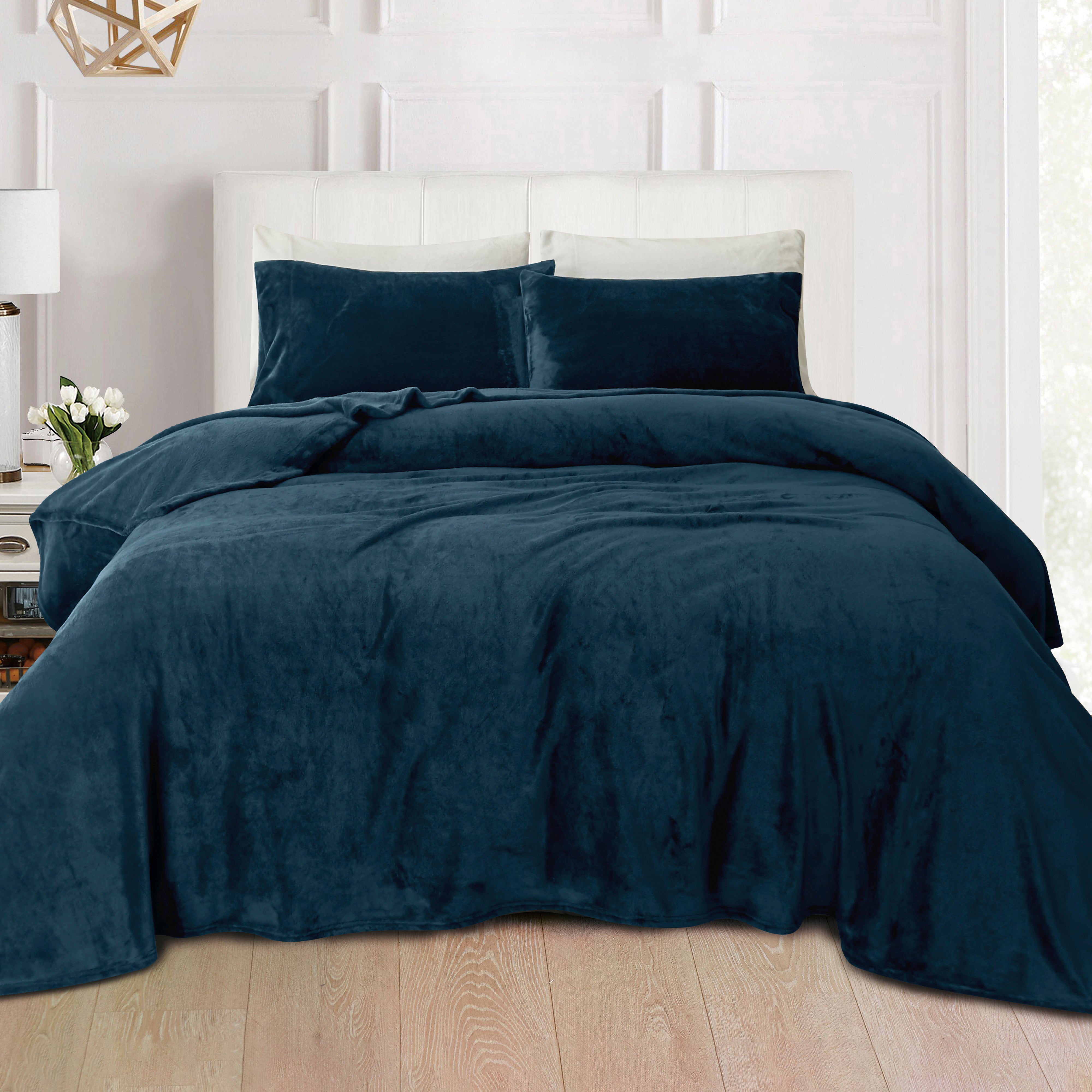 Everlaneas 4-Piece Velvet Plush Flannel Sheet Set