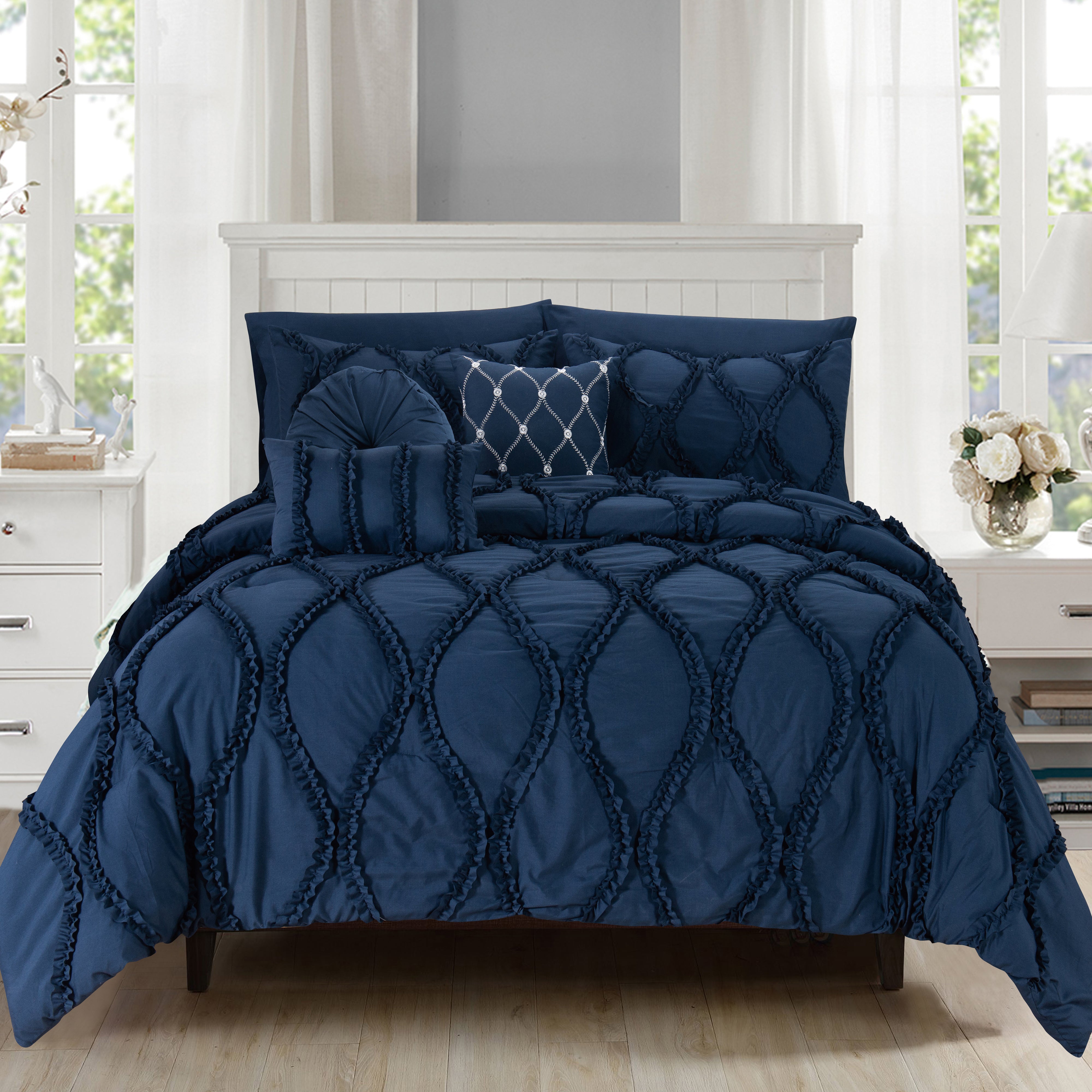 Everlaneas 10-Piece Infinity Design Comforter Set - Includes 4-Piece Sheet Set with Double Sided Storage Pockets