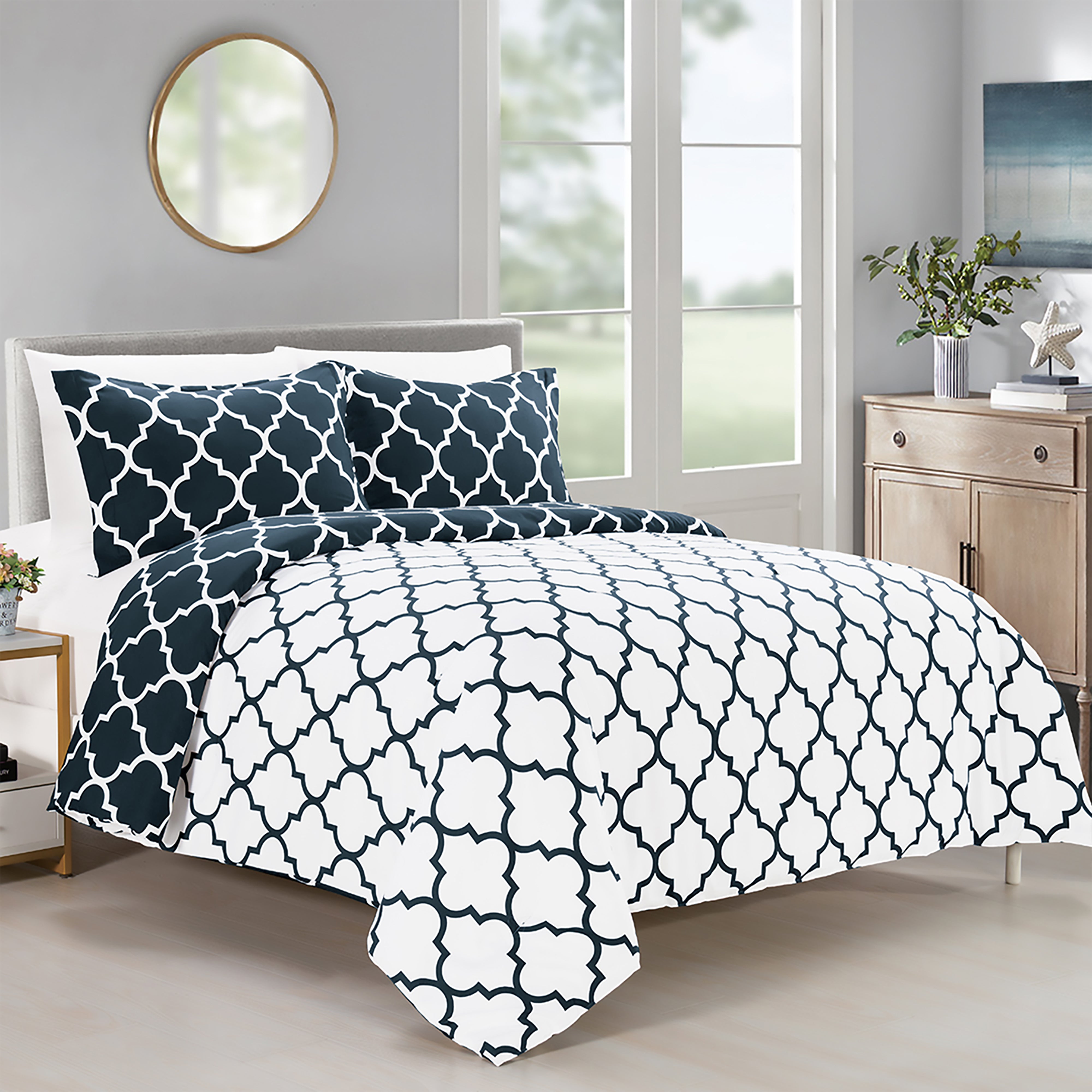 Everlaneas 3-Piece Moroccan Trellis Reversible Comforter Set
