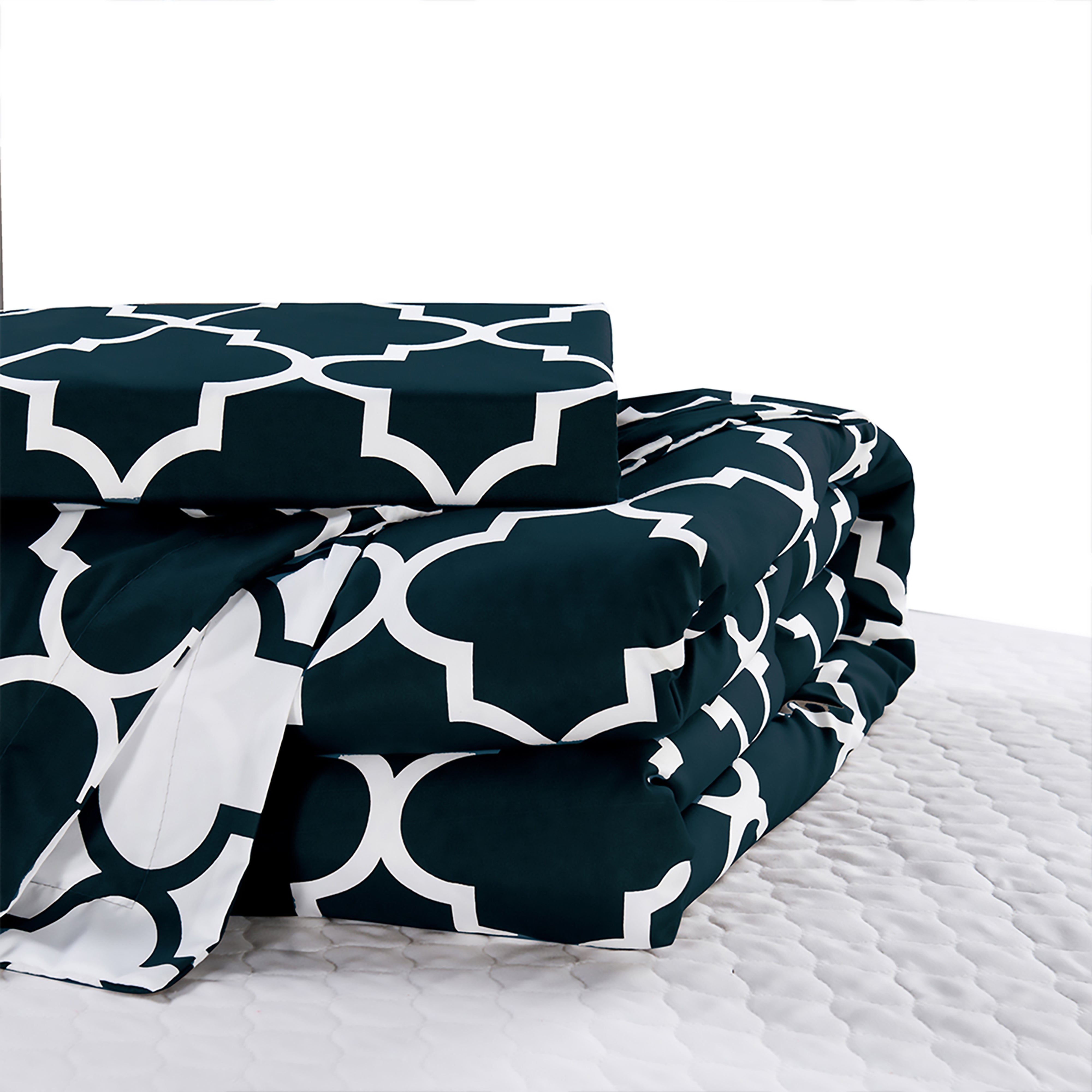 Everlaneas 3-Piece Moroccan Trellis Reversible Comforter Set