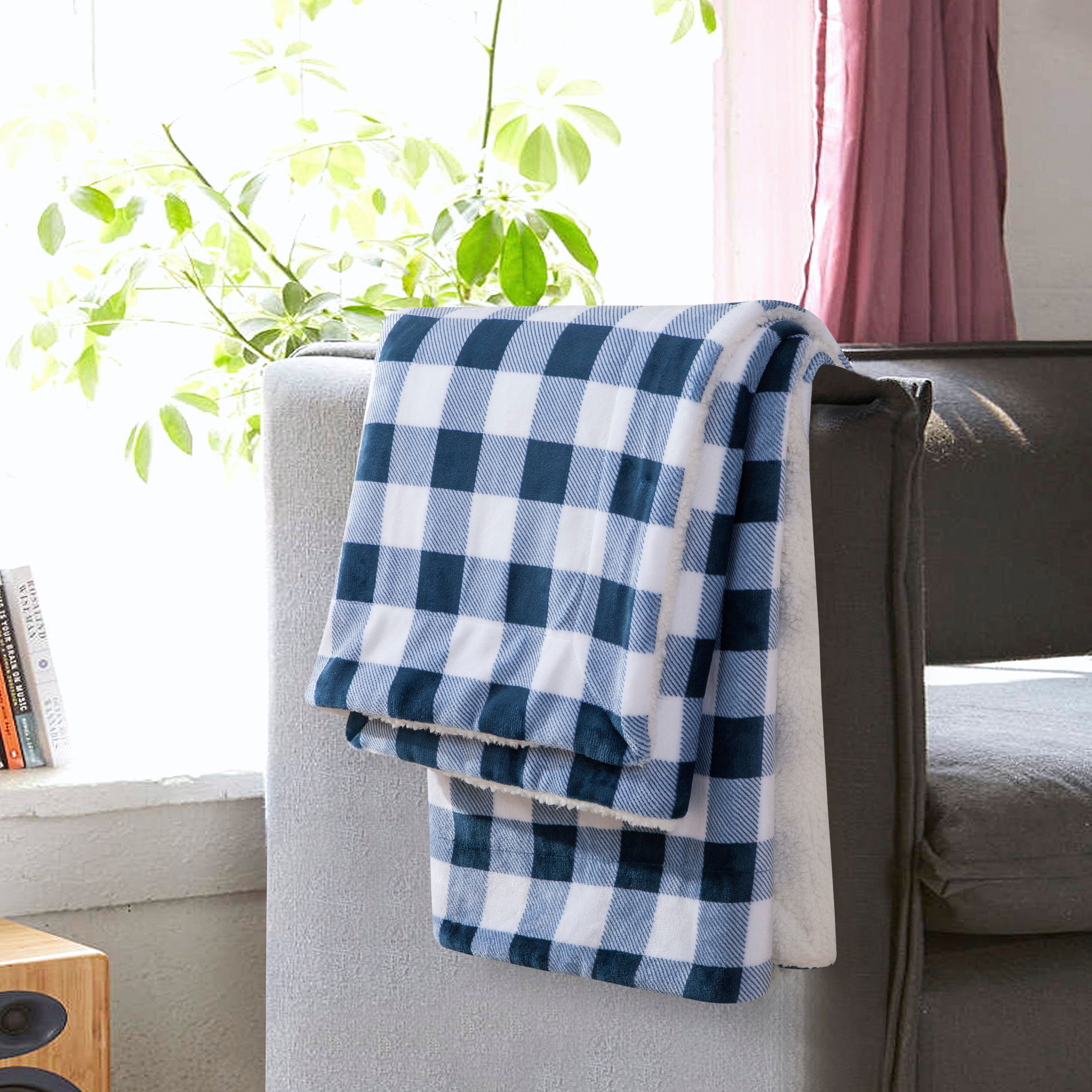 Everlaneas Buffalo Plaid Flannel Fleece Sherpa Throw Blanket