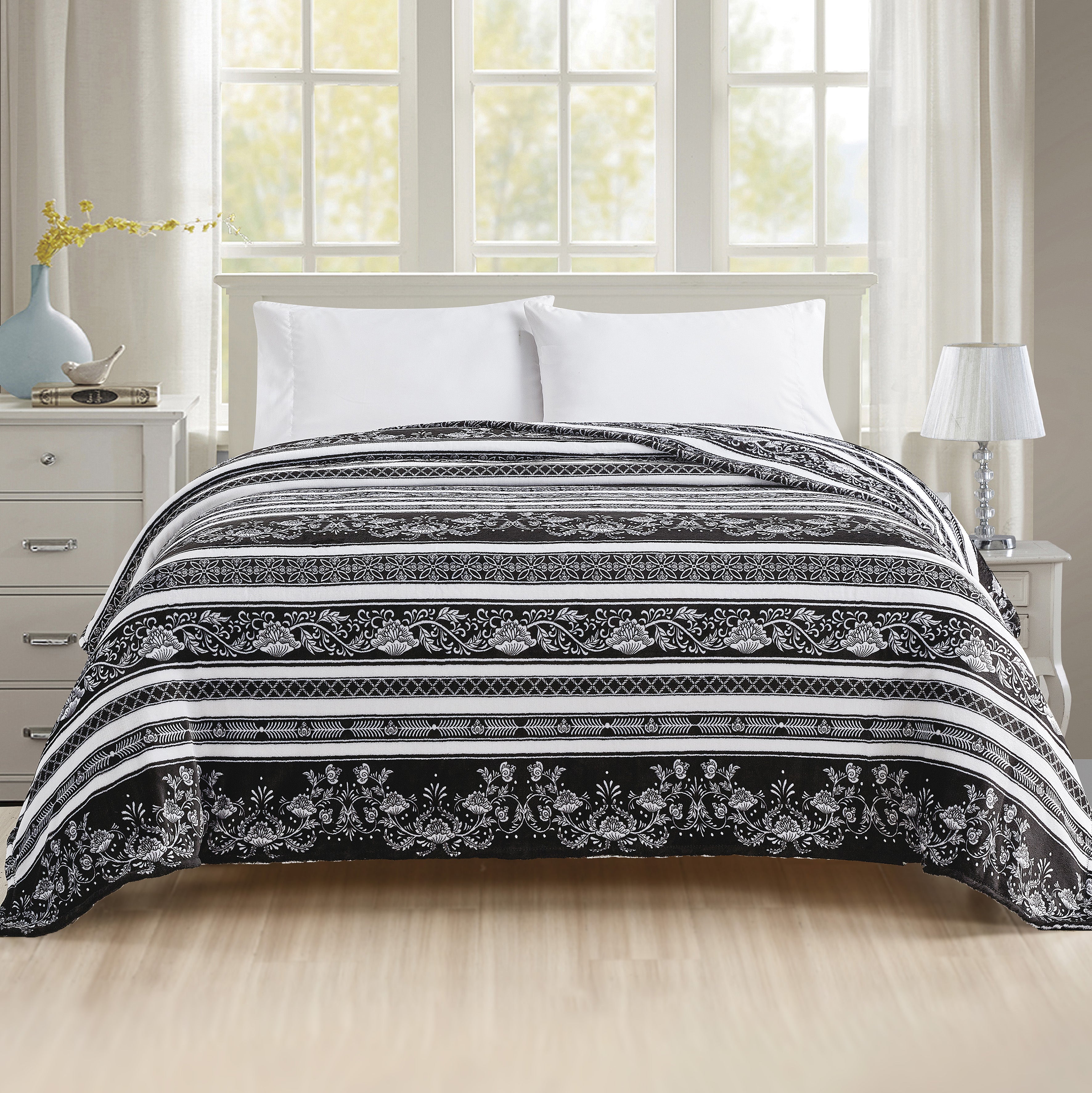 Everlaneas Printed Bed or Oversized Couch Blanket - Lightweight for All Season Warmth