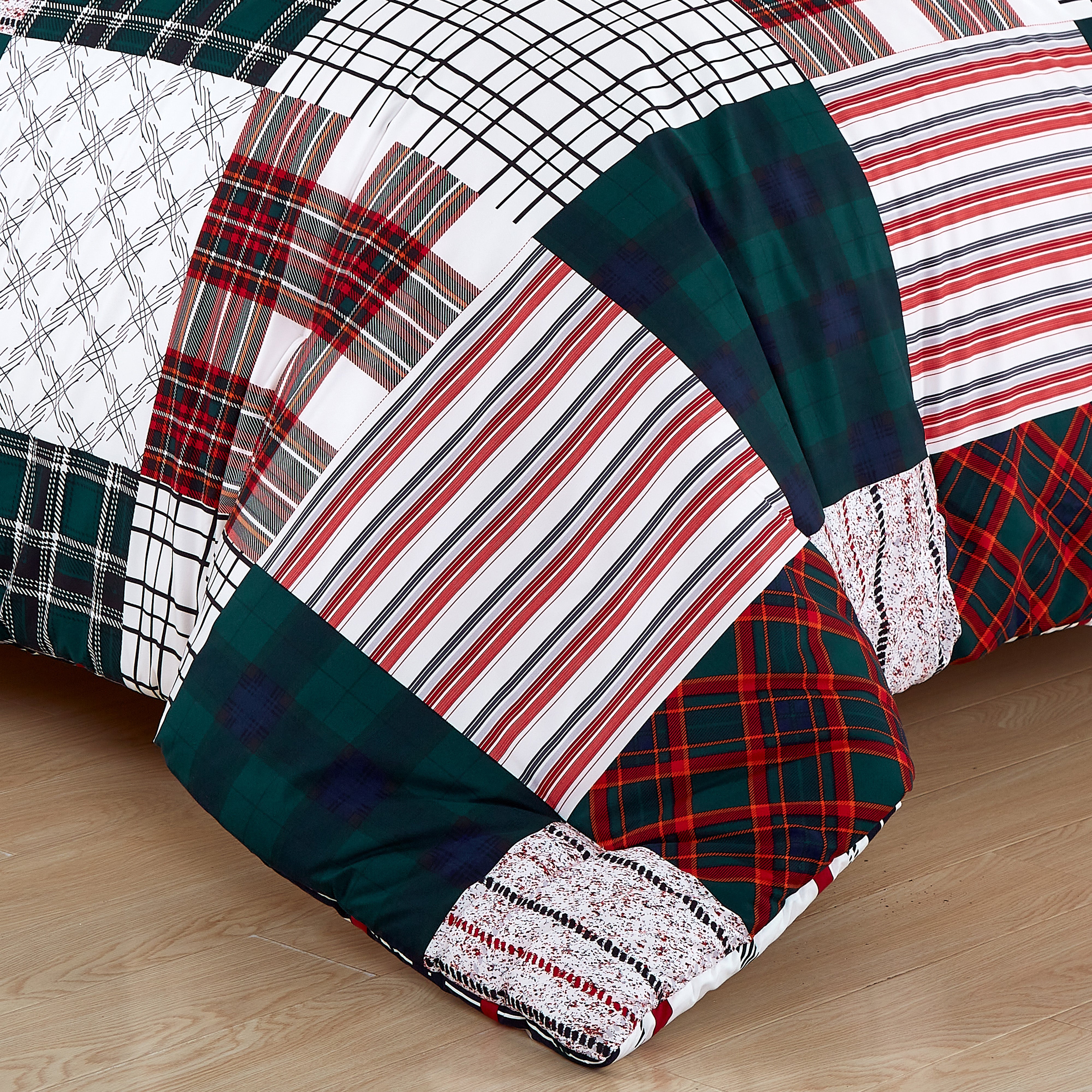 Everlaneas 8-Piece Lodge Plaid and Patch Reversible Comforter Set - Includes 4-Piece Sheet Set with Double Sided Storage Pockets