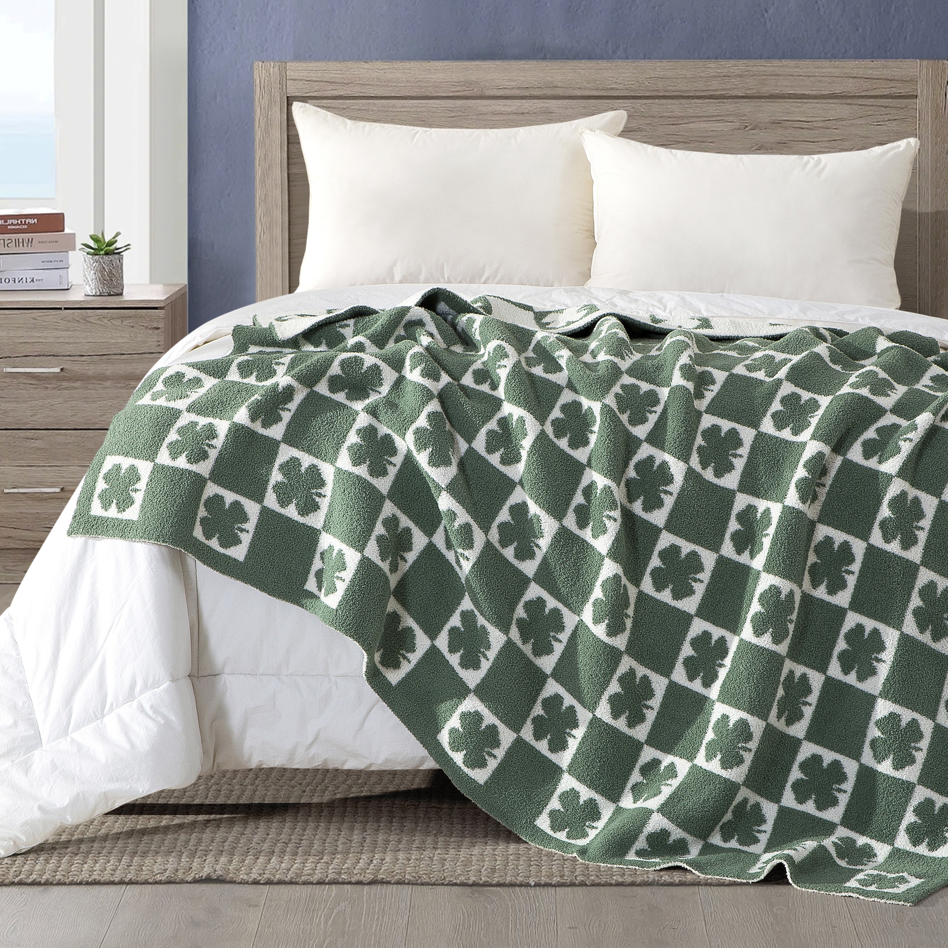 Everlaneas 50" x 70"  Ultra Soft Checkered Knitted Throw Blanket