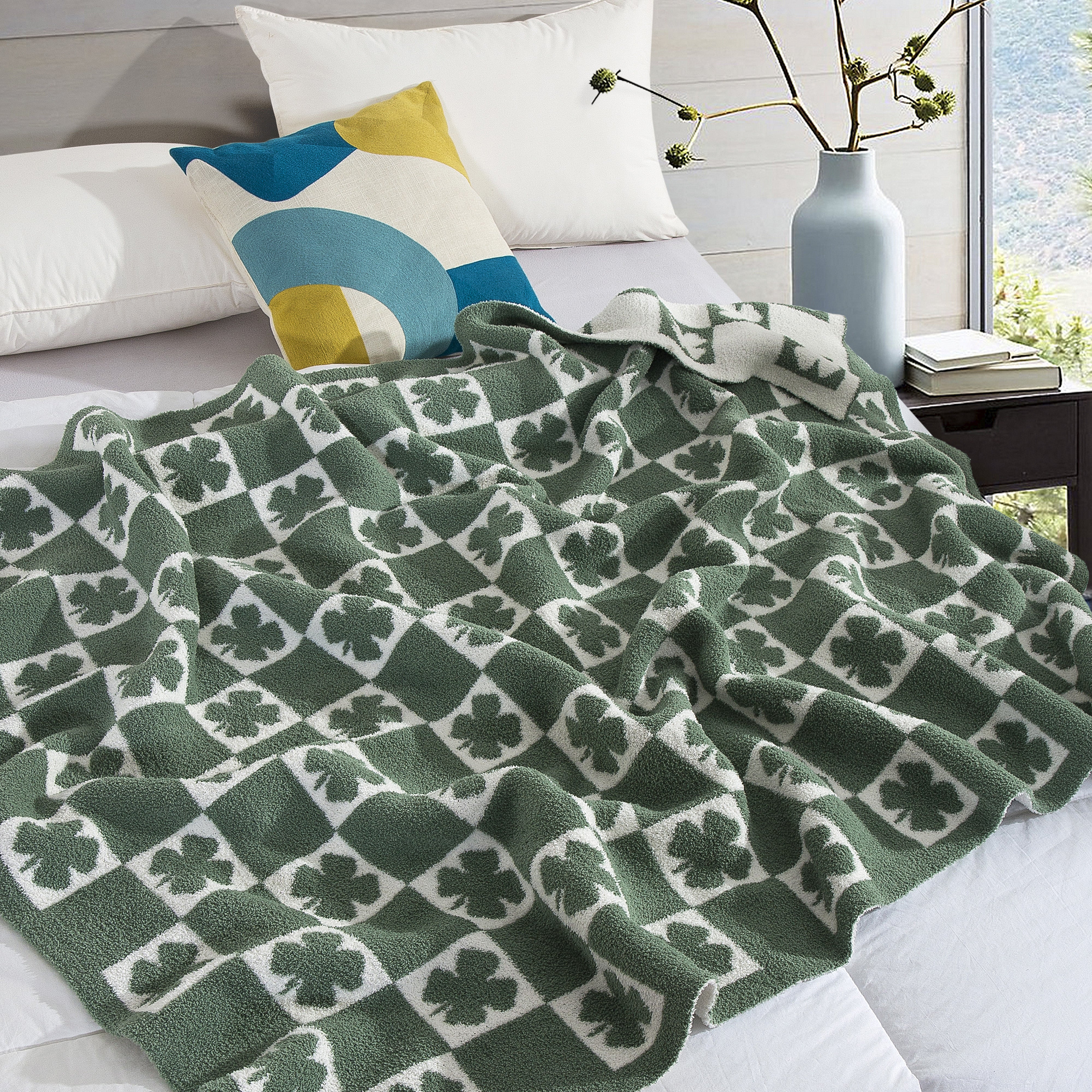 Everlaneas 50" x 70"  Ultra Soft Checkered Knitted Throw Blanket