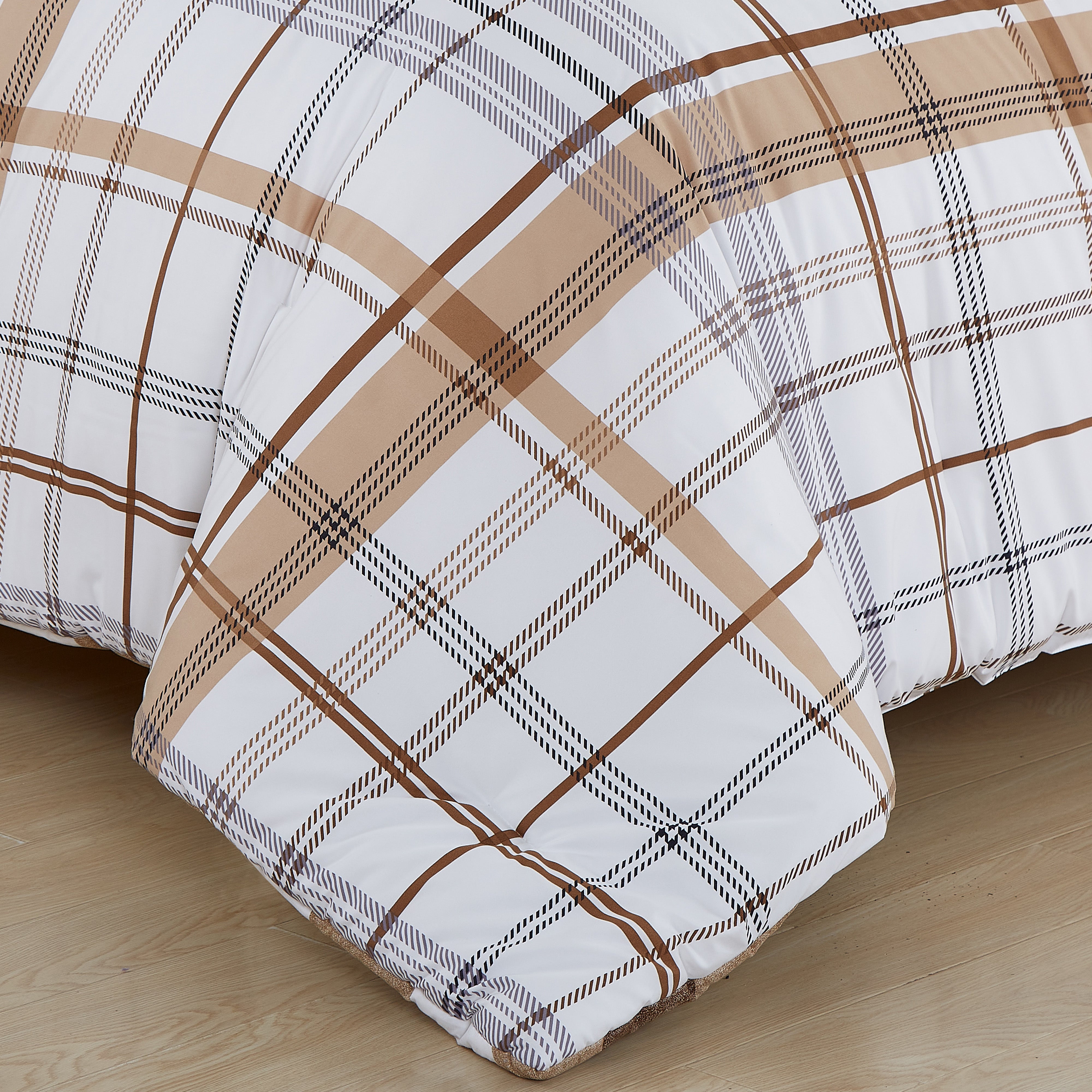 Everlaneas 8-Piece Lodge Plaid and Patch Reversible Comforter Set - Includes 4-Piece Sheet Set with Double Sided Storage Pockets