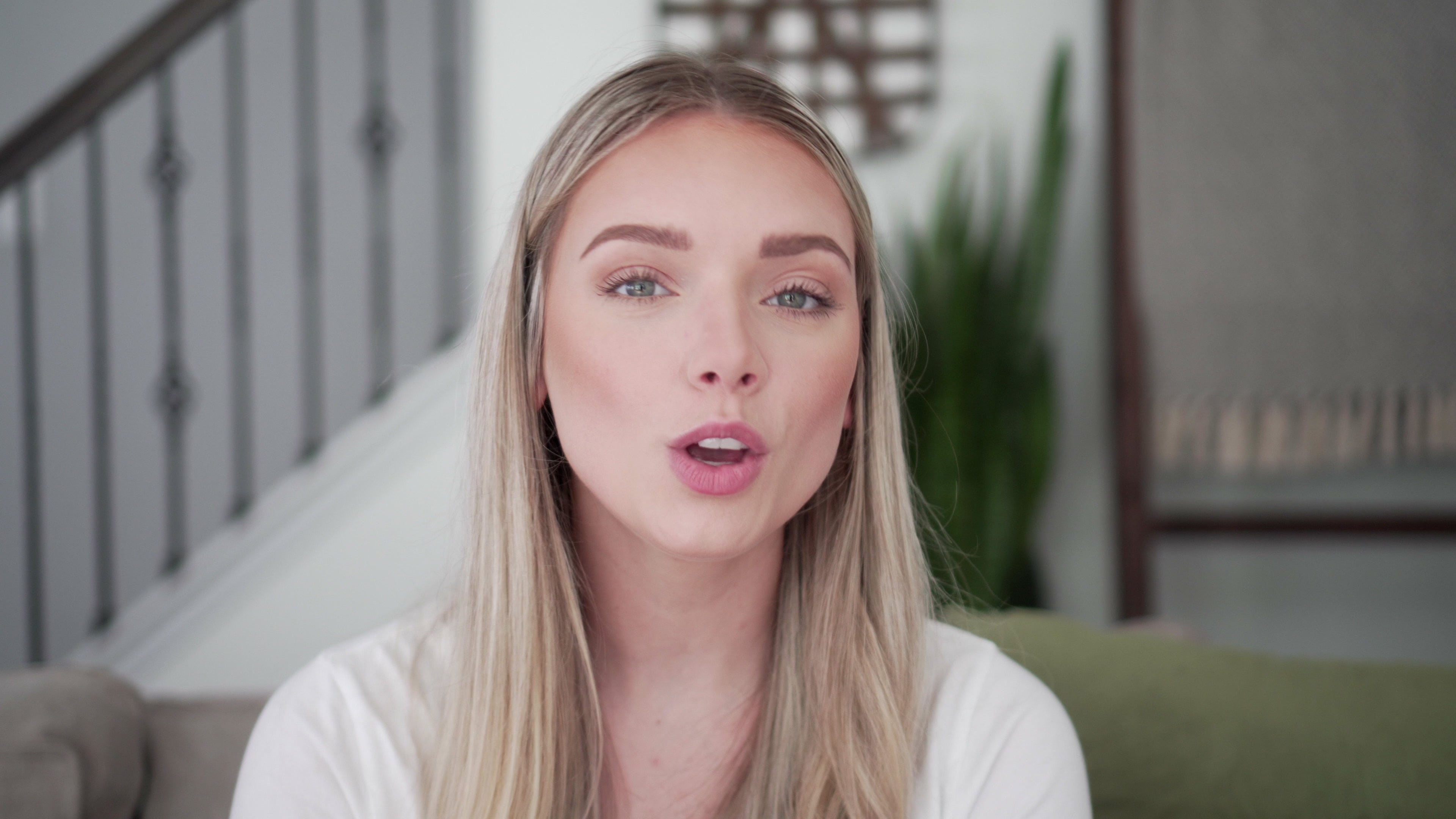 Everlaneas 10-Piece Sunflower Comforter Set - Includes 4-Piece Sheet Set with Double Sided Storage Pockets